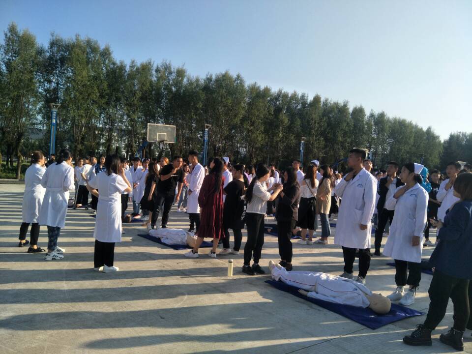 醫(yī)學(xué)技術(shù)學(xué)院心肺復(fù)蘇普及活動(dòng) 醫(yī)學(xué)技術(shù)學(xué)院心肺復(fù)蘇普及活動(dòng)