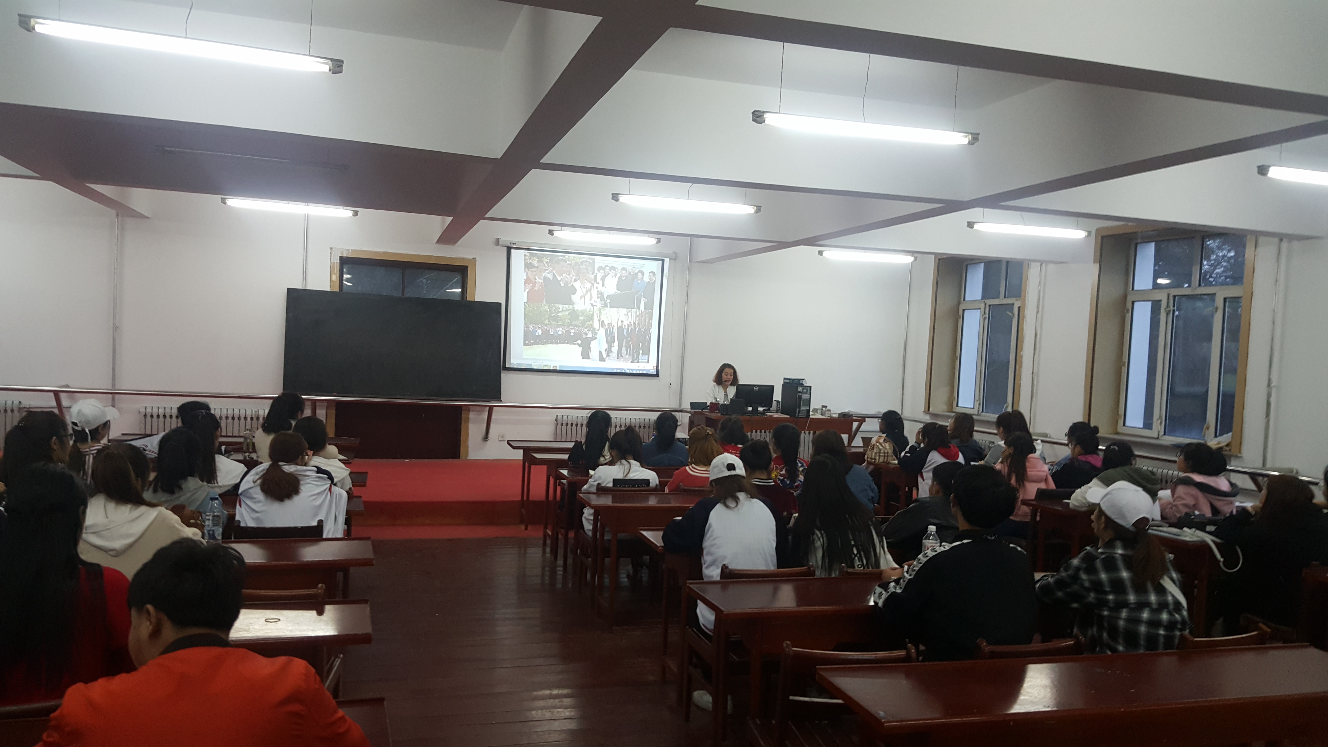 師范教育學(xué)院掀起學(xué)習(xí)習(xí)近平總書(shū)記北大講話(huà)熱潮