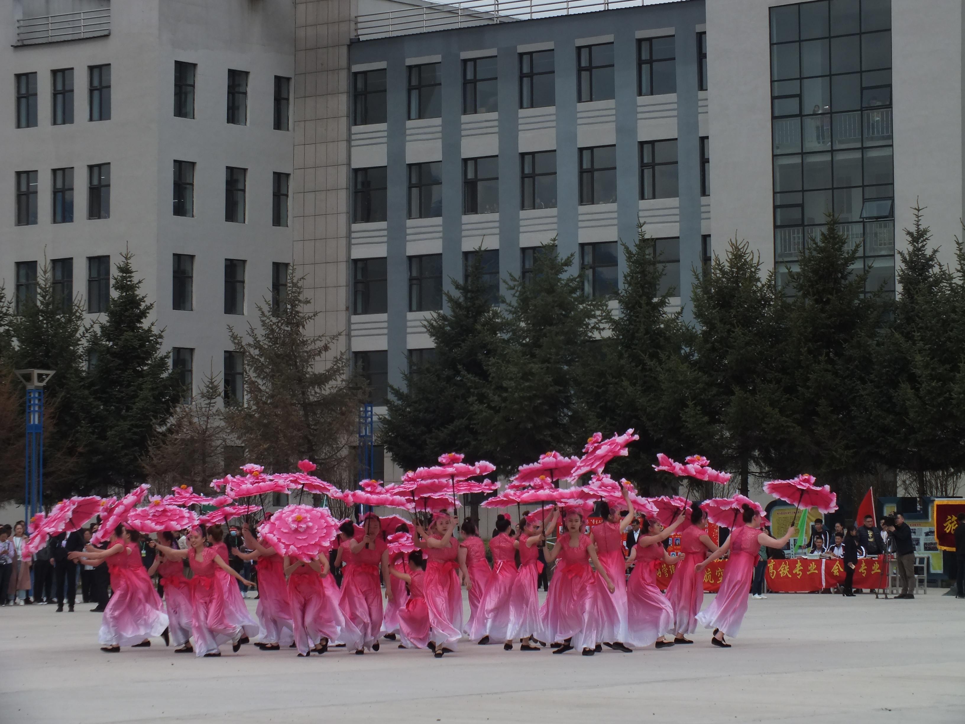 伊春職業(yè)學(xué)院2019年職業(yè)教育活動周首屆“校園開放日”隆重開幕