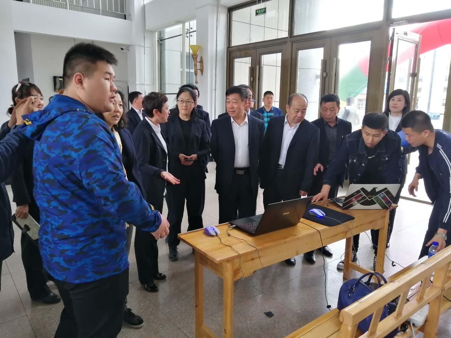 計算機(jī)應(yīng)用技術(shù)學(xué)院“職業(yè)教育活動周”——學(xué)生作品展 計算機(jī)應(yīng)用技術(shù)學(xué)院“職業(yè)教育活動周”——學(xué)生作品展