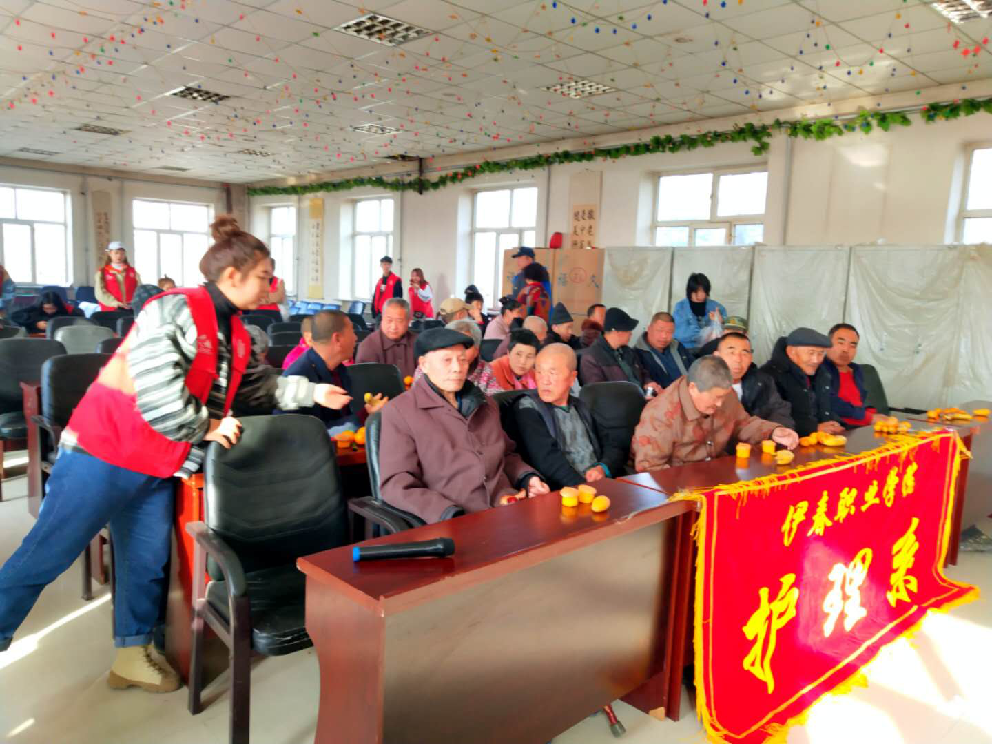 醫(yī)學技術學院情暖三月-------慰問敬老院主題活動 醫(yī)學技術學院情暖三月-------慰問敬老院主題活動