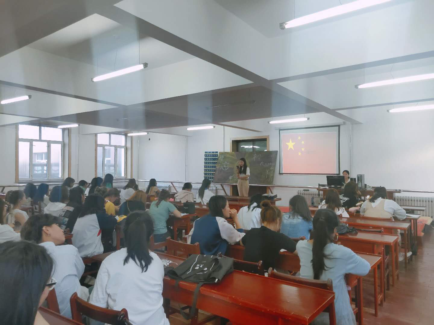 校團委組織各學院團總支開展“不忘初心，牢記使命”慶祝中國共產(chǎn)黨成立98周年主題團日活動