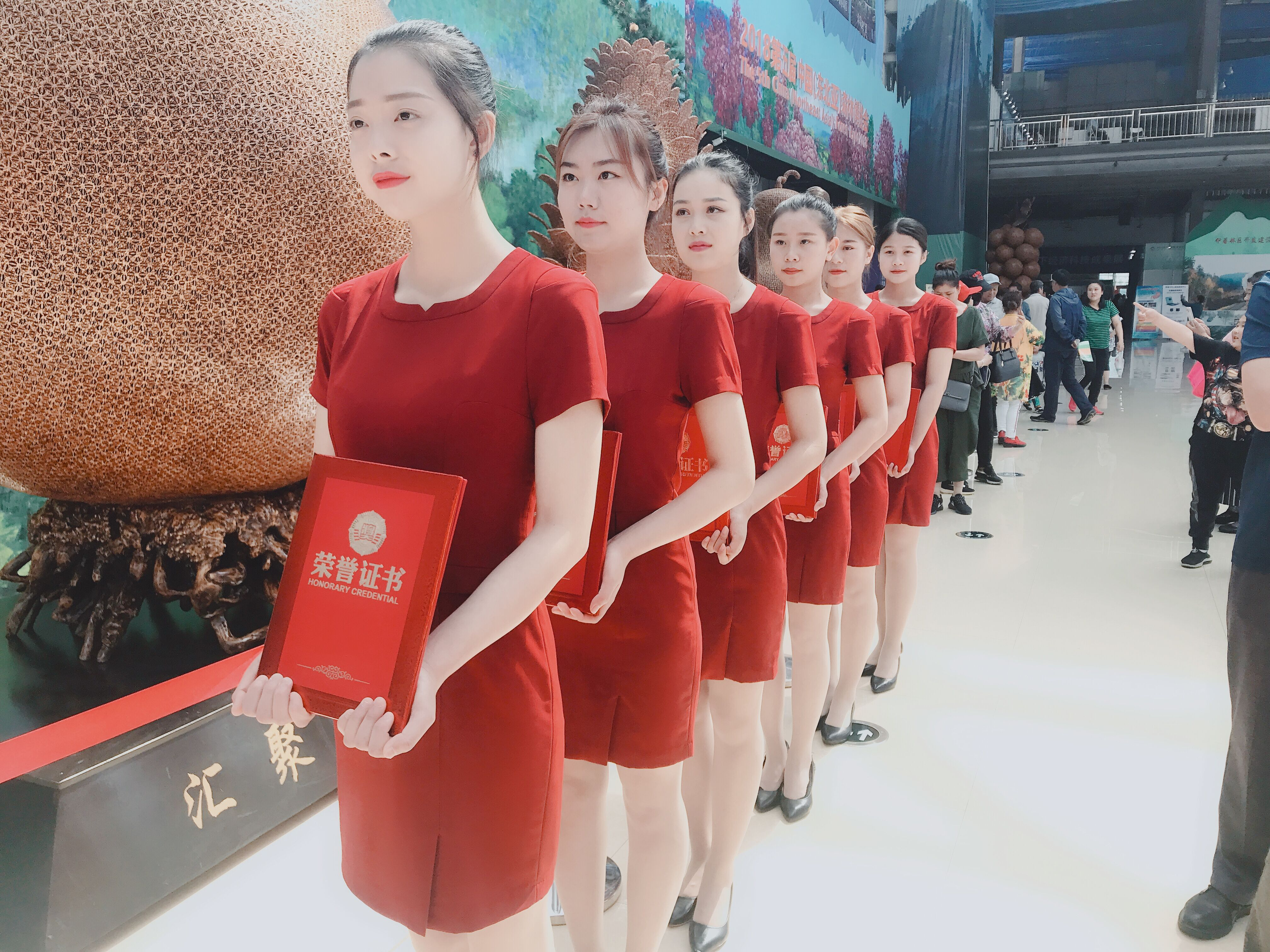 旅游商務(wù)學(xué)院師生為2018第五屆中國(guó)(東北亞)森林博覽會(huì)提供大會(huì)禮儀服務(wù)和志愿者服務(wù) 旅游商務(wù)學(xué)院師生為2018第五屆中國(guó)(東北亞)森林博覽會(huì)提供大會(huì)禮儀服務(wù)和志愿者服務(wù)