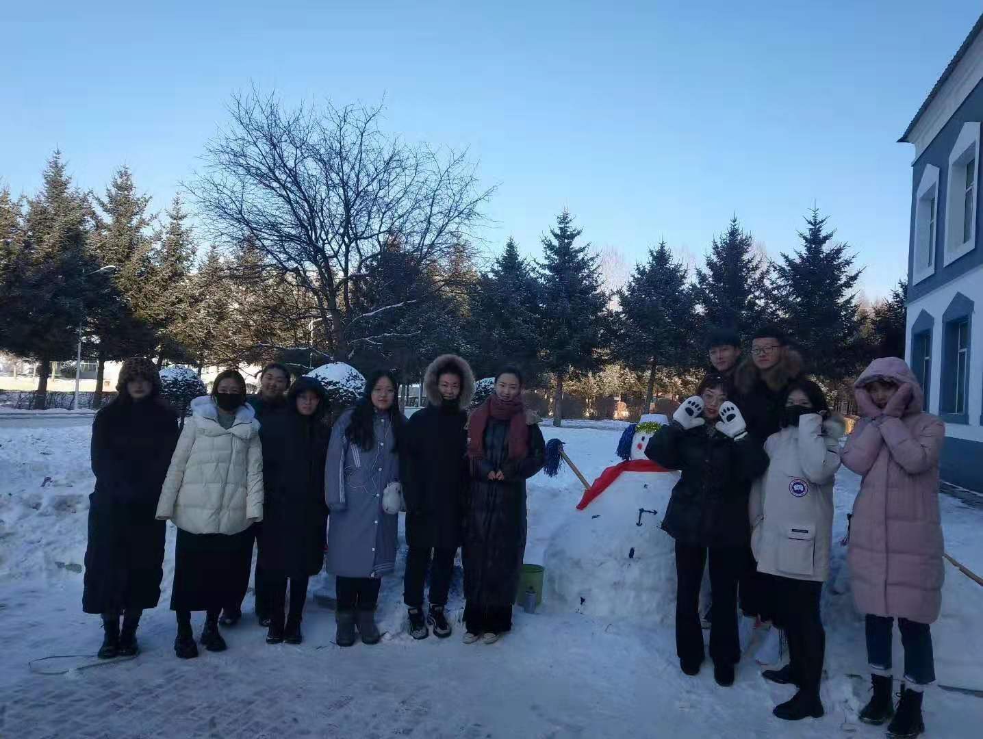 冰雪校園_歡樂你我----醫(yī)學(xué)技術(shù)學(xué)院雪雕大賽 冰雪校園_歡樂你我----醫(yī)學(xué)技術(shù)學(xué)院雪雕大賽