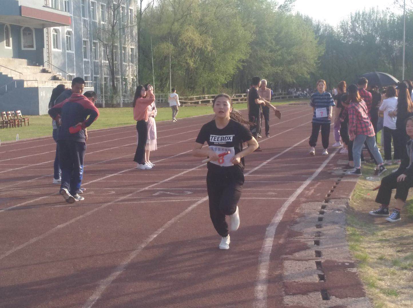 伊春職業(yè)學(xué)院舉辦2019年學(xué)生迎春場(chǎng)地接力比賽 伊春職業(yè)學(xué)院舉辦2019年學(xué)生迎春場(chǎng)地接力比賽