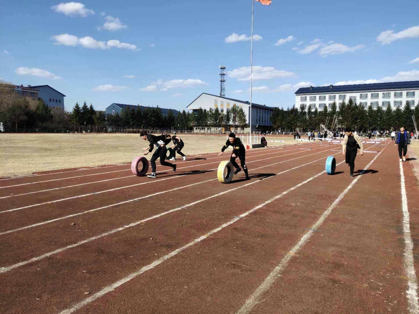 伊春職業(yè)學(xué)院開(kāi)展“娛樂(lè)身心,激揚(yáng)青春”趣味運(yùn)動(dòng)會(huì)活動(dòng) 伊春職業(yè)學(xué)院開(kāi)展“娛樂(lè)身心,激揚(yáng)青春”趣味運(yùn)動(dòng)會(huì)活動(dòng)