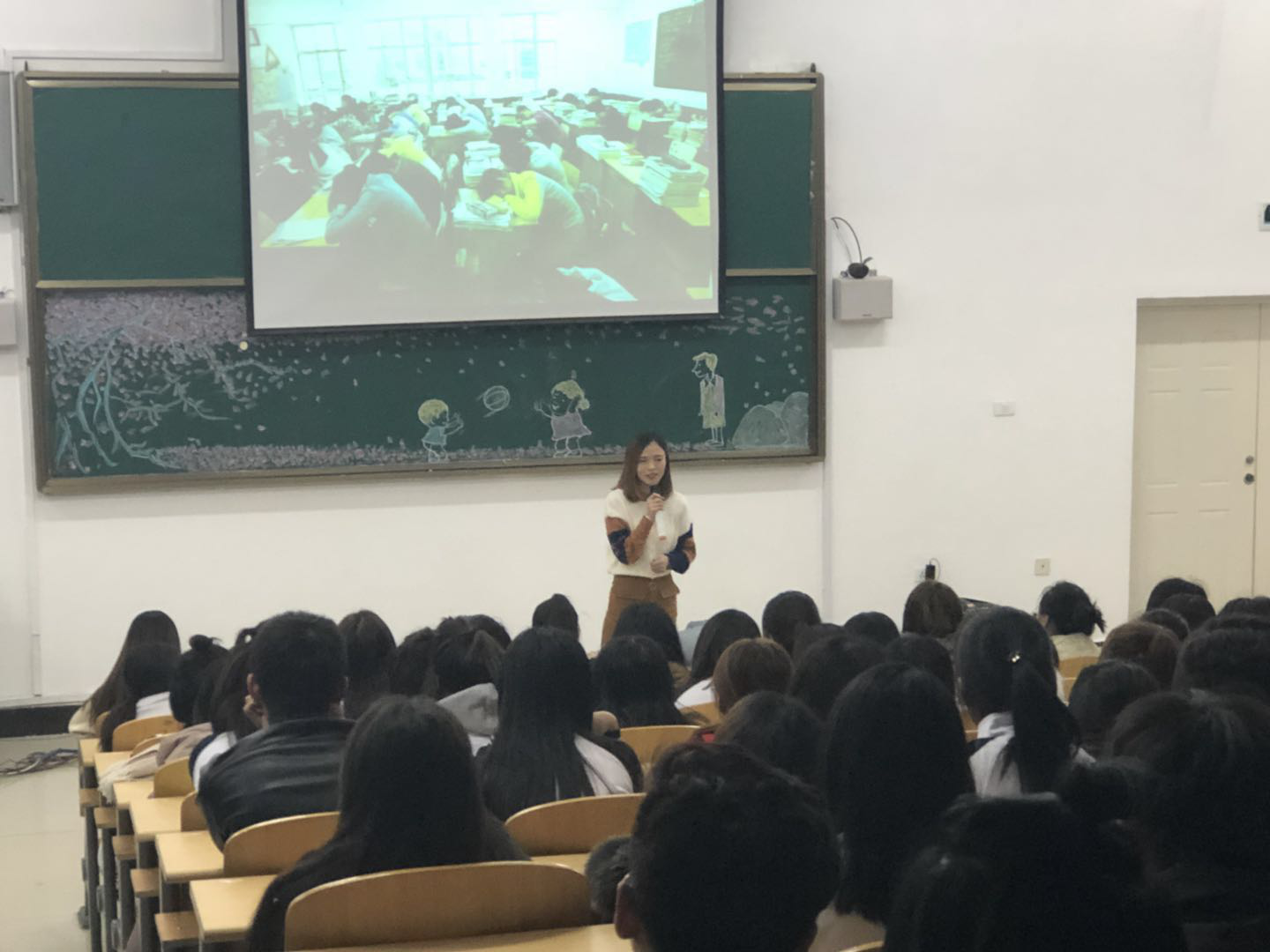 醫(yī)學(xué)技術(shù)學(xué)院“學(xué)會(huì)感恩、與愛同行”巡回演講完美收官 醫(yī)學(xué)技術(shù)學(xué)院“學(xué)會(huì)感恩、與愛同行”巡回演講完美收官