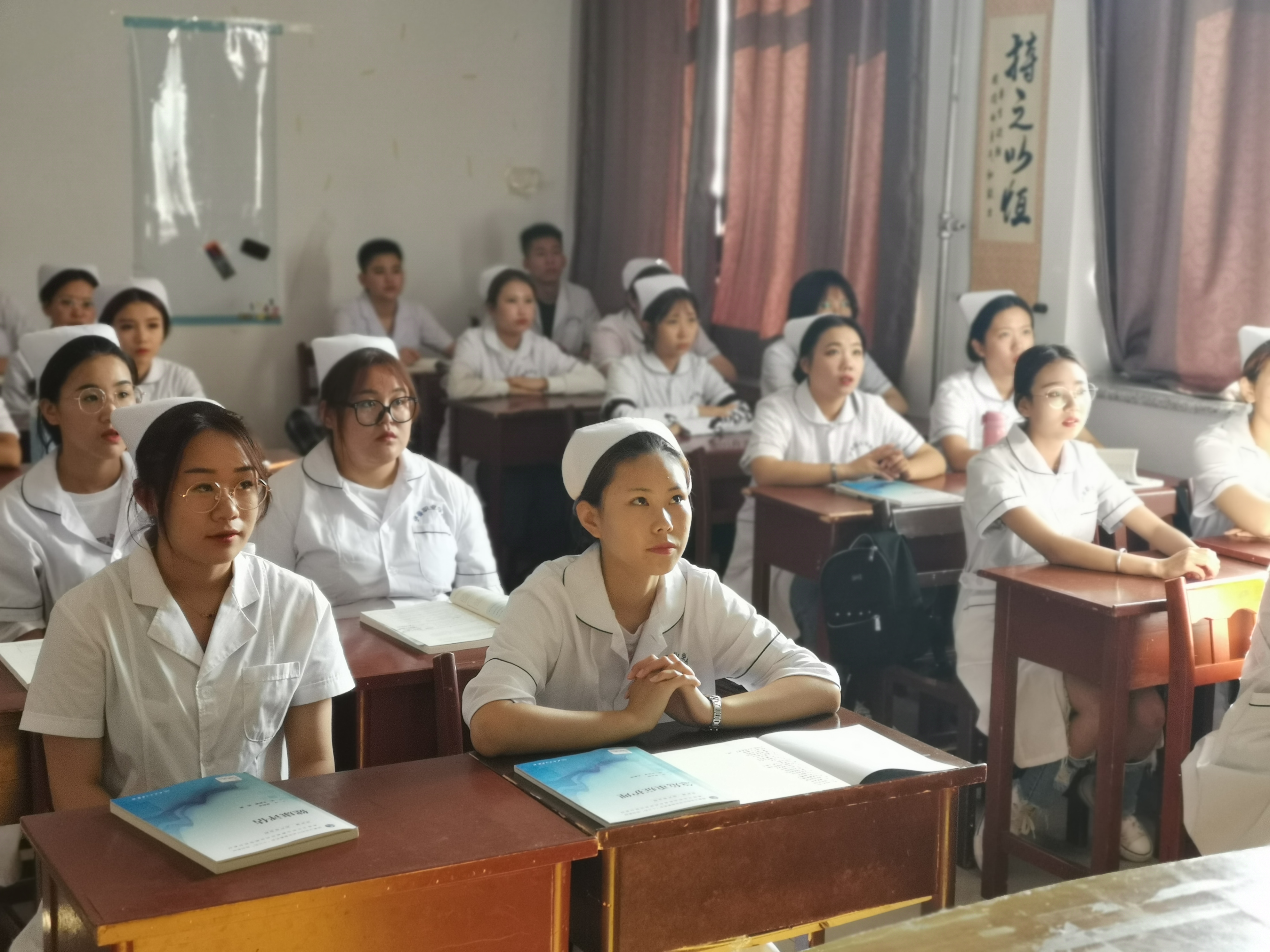 醫(yī)學院課前一支紅歌_歌唱偉大的祖國 醫(yī)學院課前一支紅歌_歌唱偉大的祖國