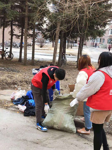 伊春職業(yè)學(xué)院醫(yī)學(xué)技術(shù)學(xué)院師生開(kāi)展學(xué)雷鋒活動(dòng) 伊春職業(yè)學(xué)院醫(yī)學(xué)技術(shù)學(xué)院師生開(kāi)展學(xué)雷鋒活動(dòng)