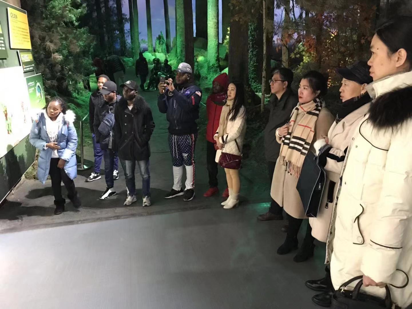 開啟文化之旅，領(lǐng)略林城之美——記我校留學生參觀伊春森林博物館