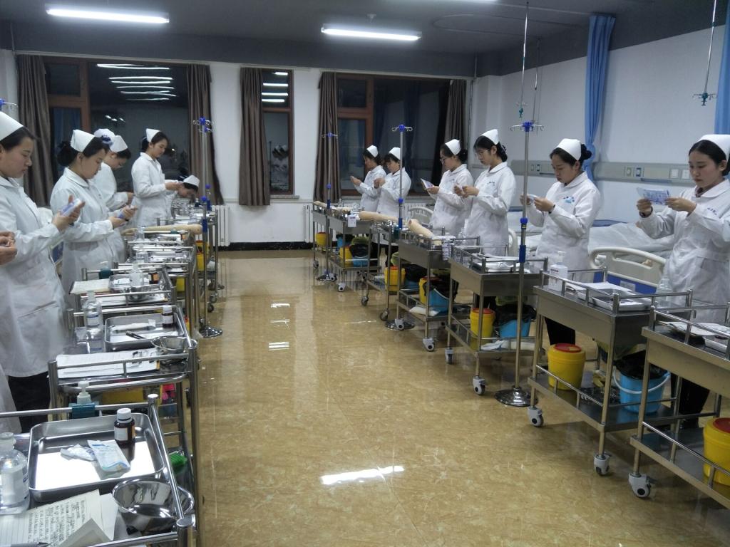 醫(yī)學技術學院舉辦護理技能大賽 醫(yī)學技術學院舉辦護理技能大賽