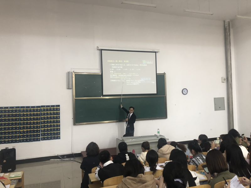 醫(yī)學(xué)技術(shù)學(xué)院邀請護考專家關(guān)永俊為學(xué)生講解護考知識 醫(yī)學(xué)技術(shù)學(xué)院邀請護考專家關(guān)永俊為學(xué)生講解護考知識