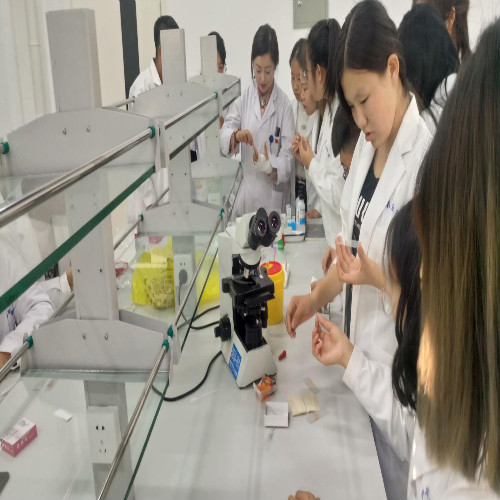 醫(yī)學(xué)檢驗(yàn)專業(yè)實(shí)訓(xùn)課剪影 醫(yī)學(xué)檢驗(yàn)專業(yè)實(shí)訓(xùn)課剪影