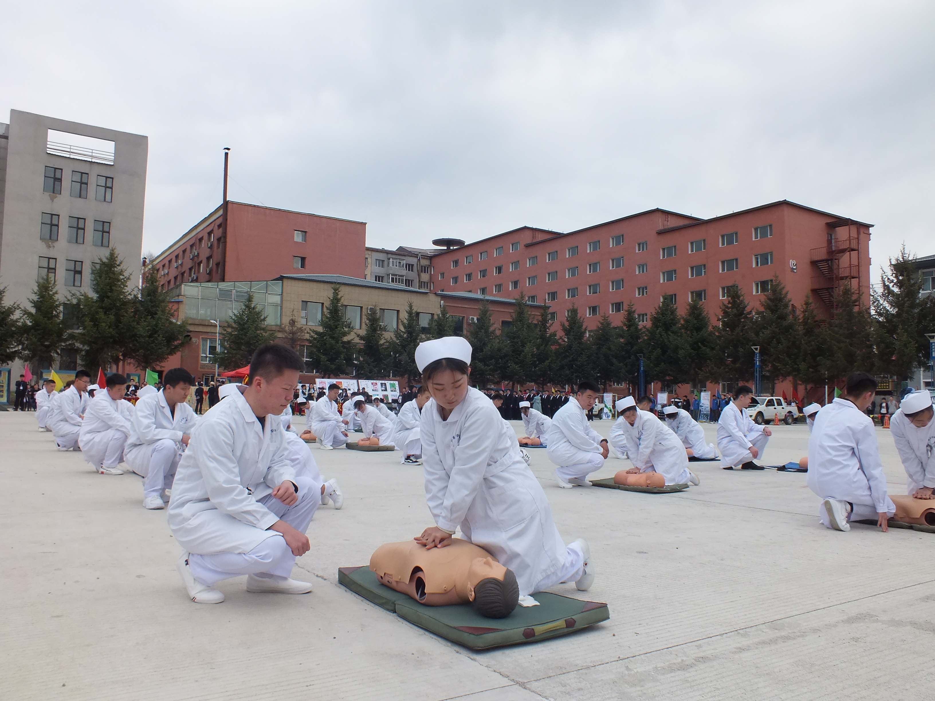 伊春職業(yè)學(xué)院2019年職業(yè)教育活動周首屆“校園開放日”隆重開幕