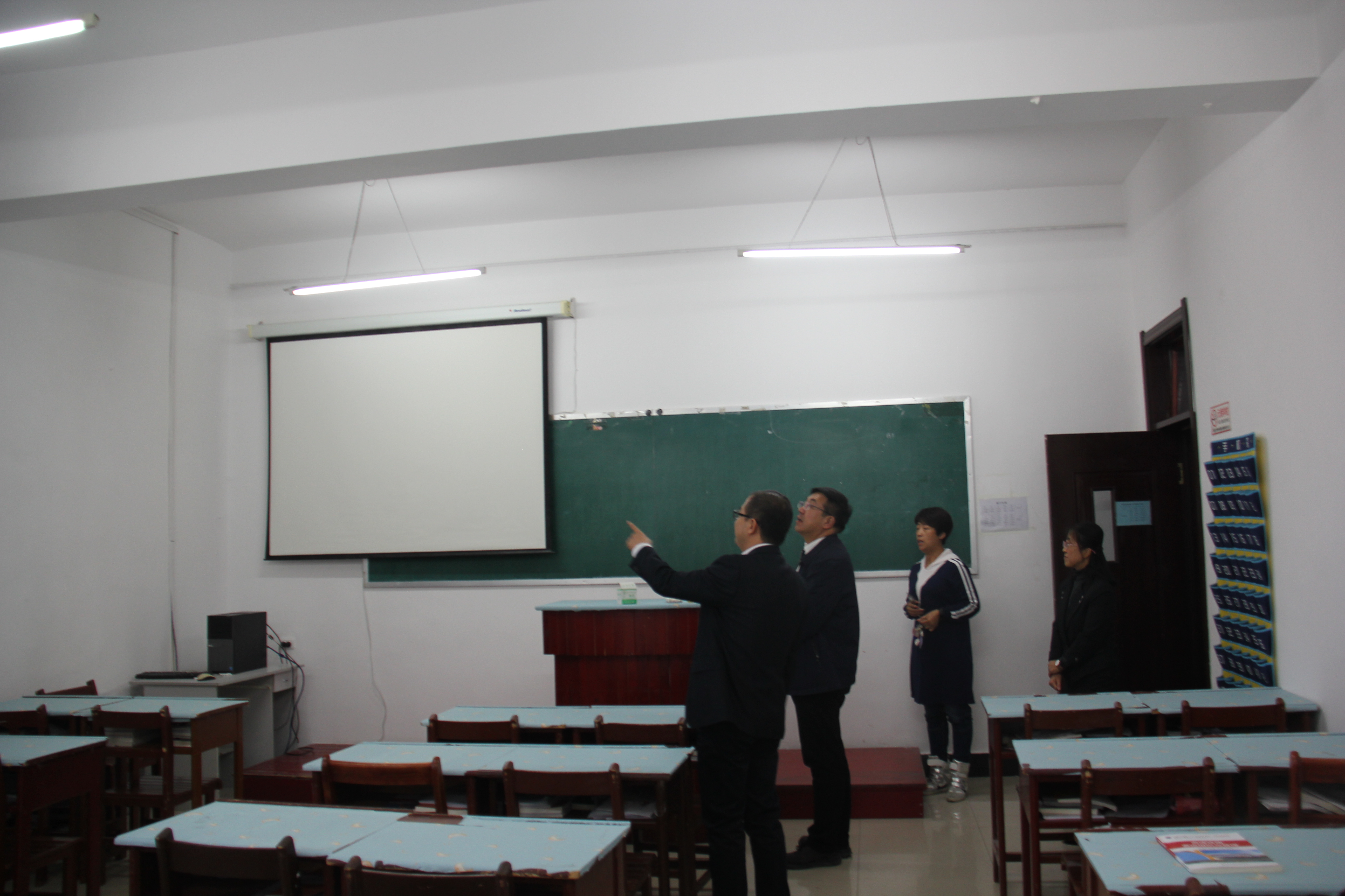 麻昌杰書記到旅游商務(wù)學院調(diào)研指導工作 麻昌杰書記到旅游商務(wù)學院調(diào)研指導工作