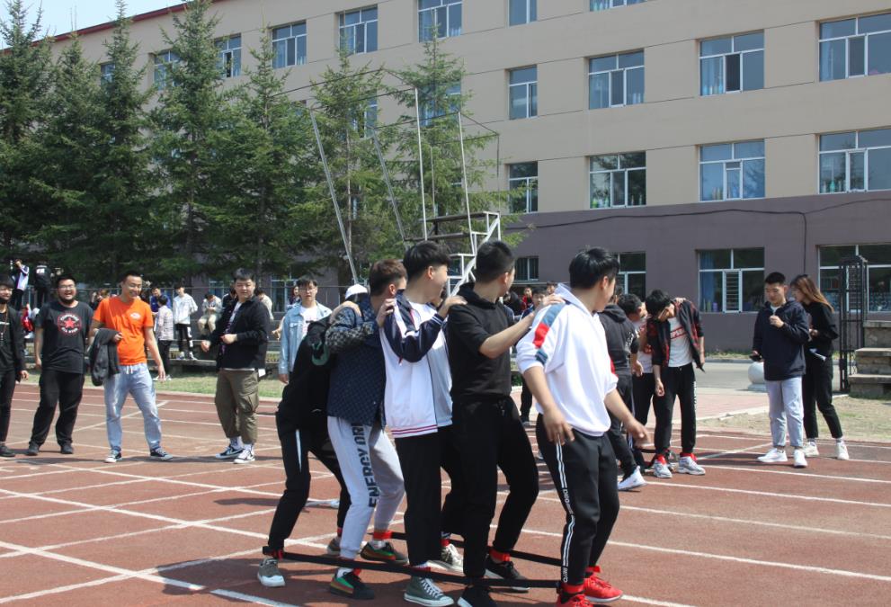 計算機應(yīng)用技術(shù)學(xué)院心理拓展訓(xùn)練