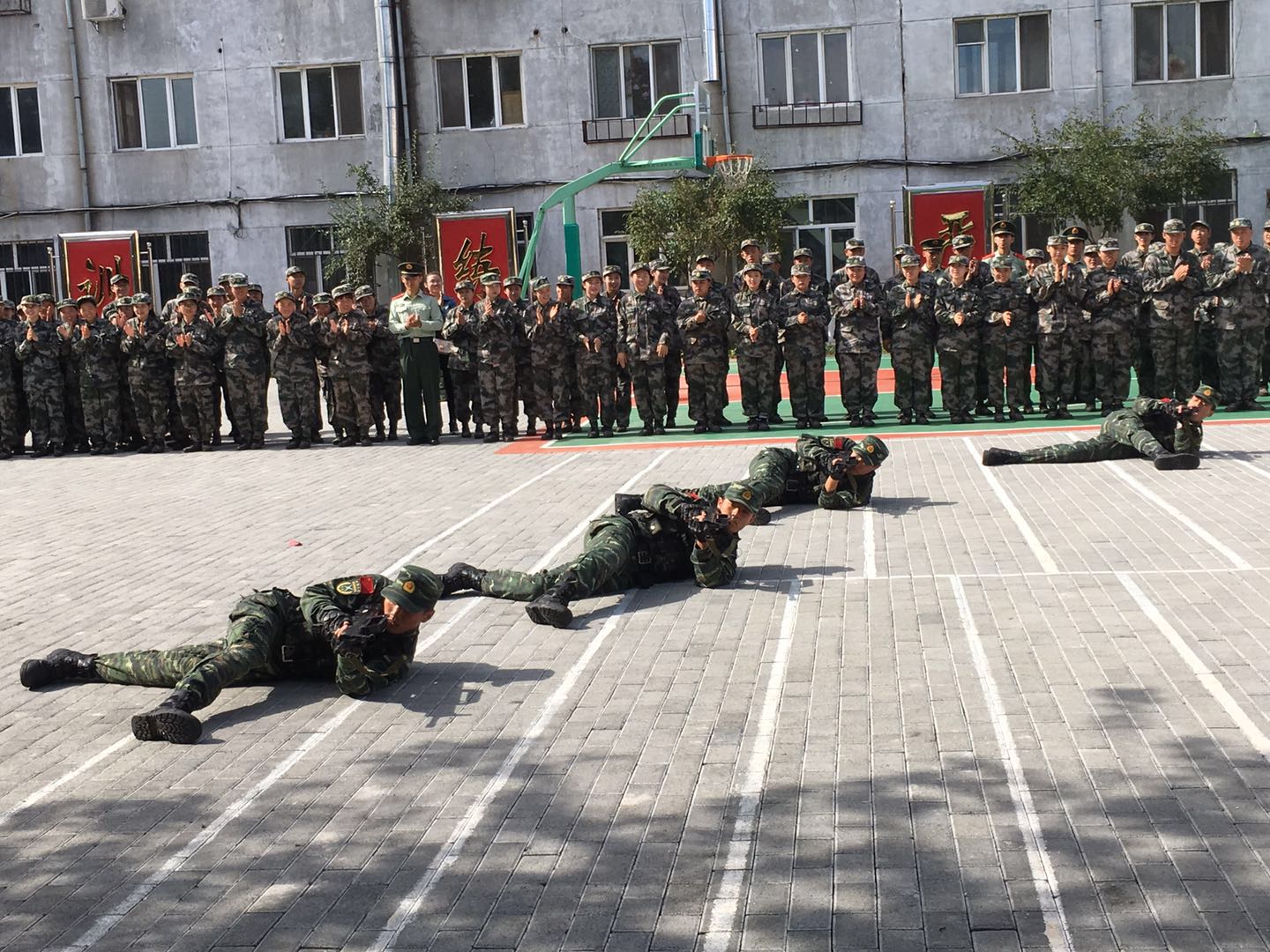 全民國防教育日_我校學子走進軍營接受國防教育