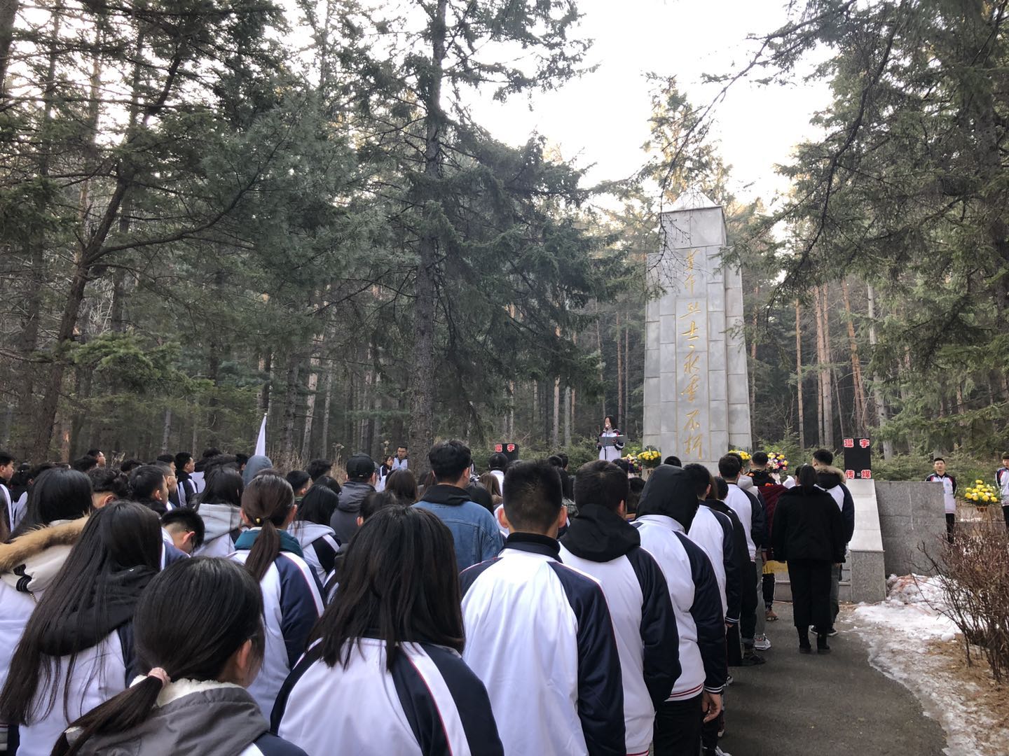 伊春職業(yè)學(xué)院開(kāi)展清明節(jié)祭奠英烈活動(dòng) 伊春職業(yè)學(xué)院開(kāi)展清明節(jié)祭奠英烈活動(dòng)