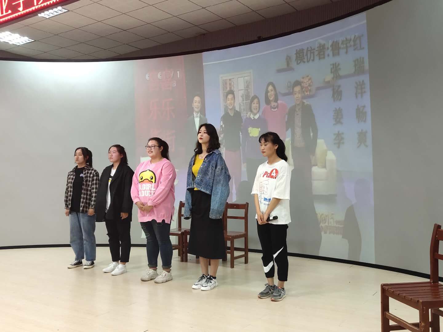 旅游商務(wù)學(xué)院成功舉辦“超級(jí)模仿秀”大賽 旅游商務(wù)學(xué)院成功舉辦“超級(jí)模仿秀”大賽