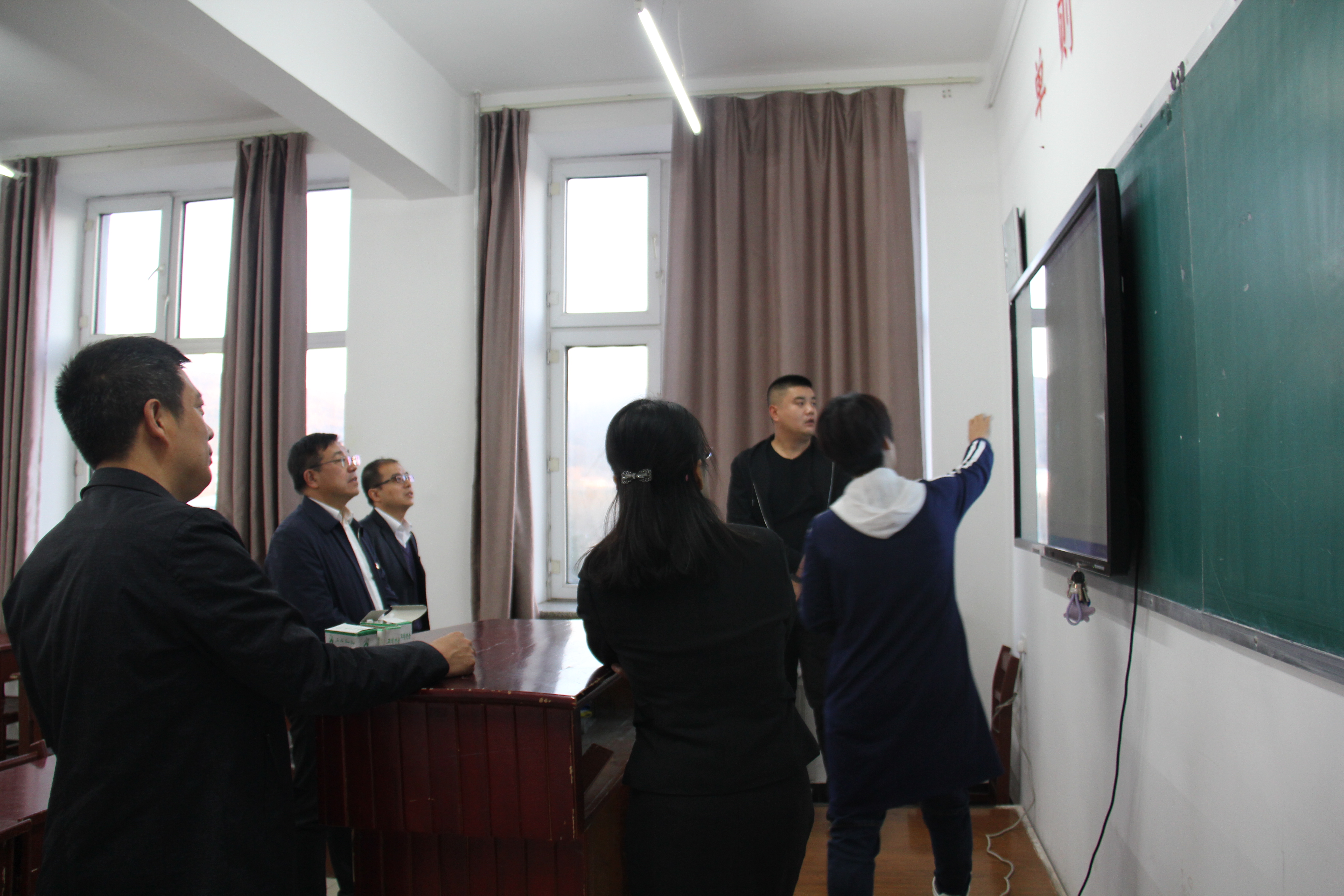 麻昌杰書記到旅游商務(wù)學院調(diào)研指導工作 麻昌杰書記到旅游商務(wù)學院調(diào)研指導工作