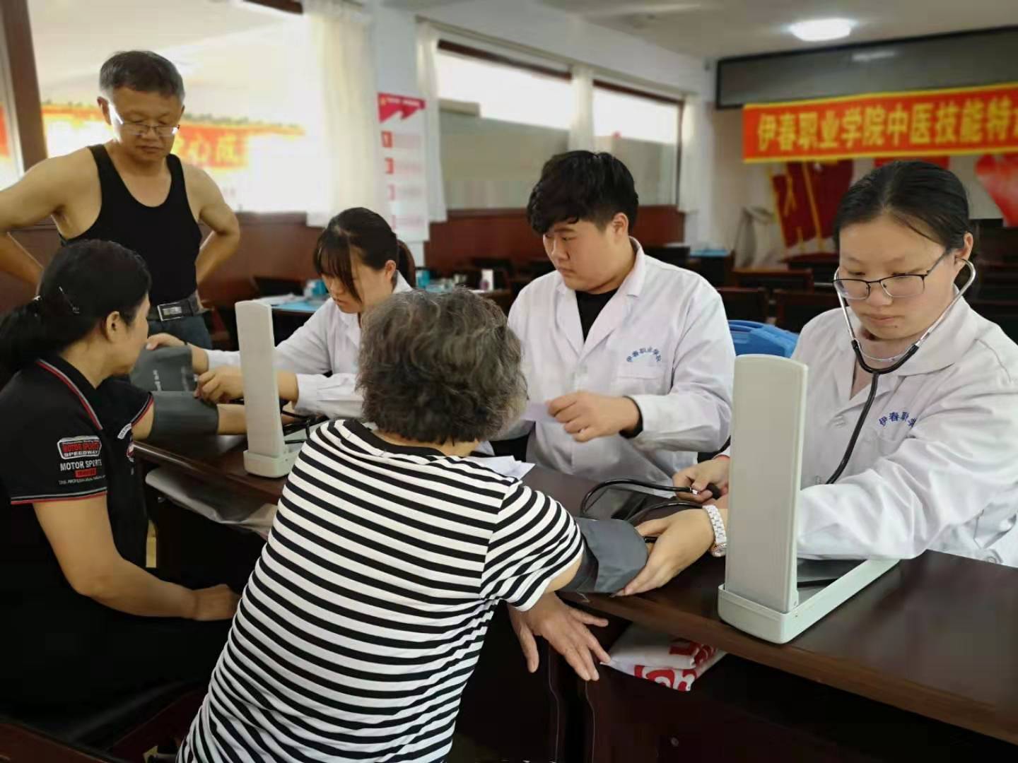 志愿服務(wù)活動(dòng)暖人心 志愿服務(wù)活動(dòng)暖人心