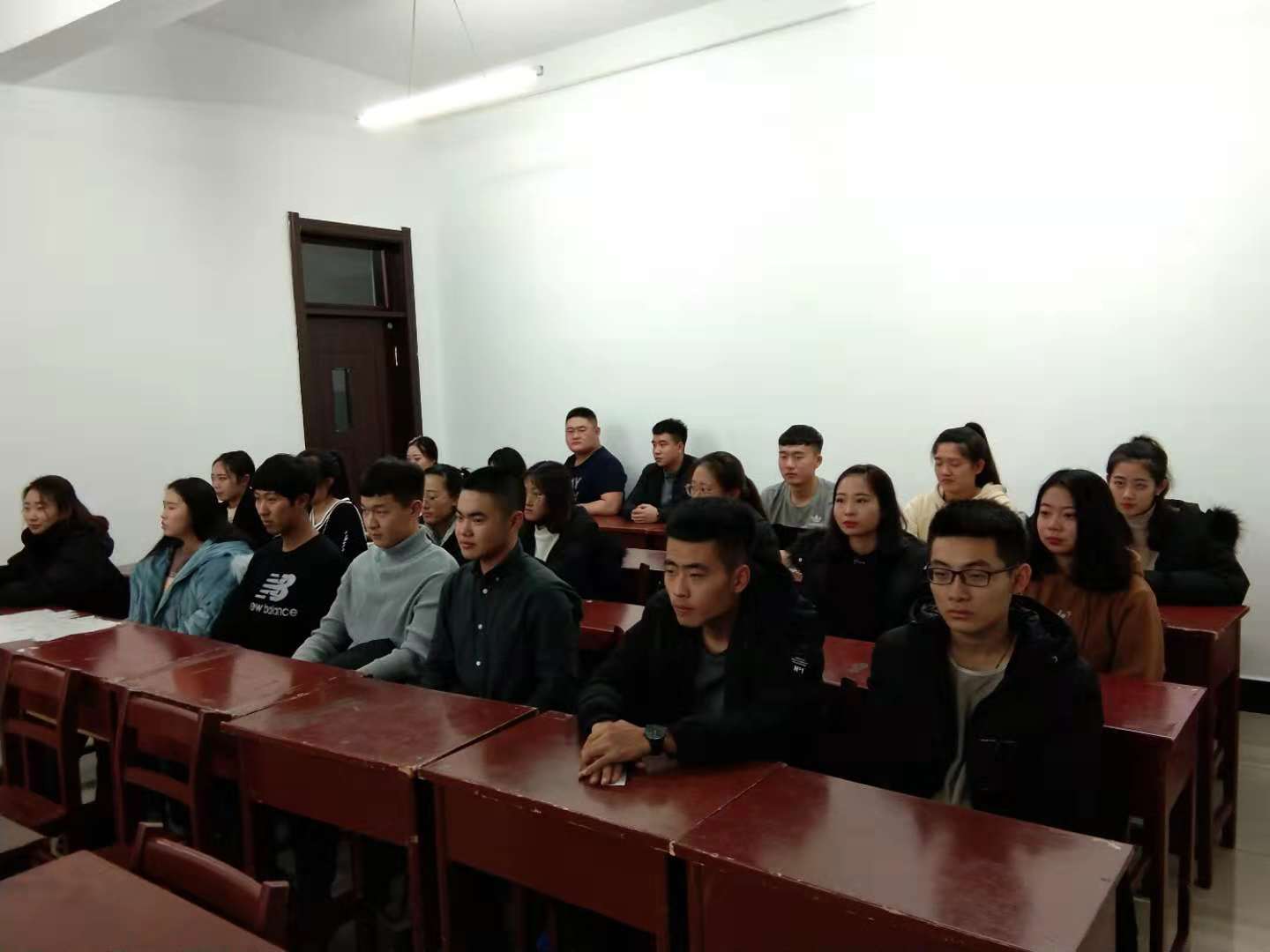 旅游商務學院2018級學生舉行 旅游商務學院2018級學生舉行