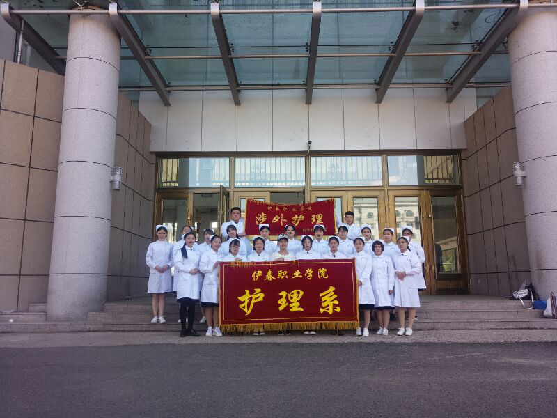 醫(yī)學技術(shù)學院涉外護理班開展“用行動給予關(guān)懷、用服務(wù)獻予愛心”主題公益活動