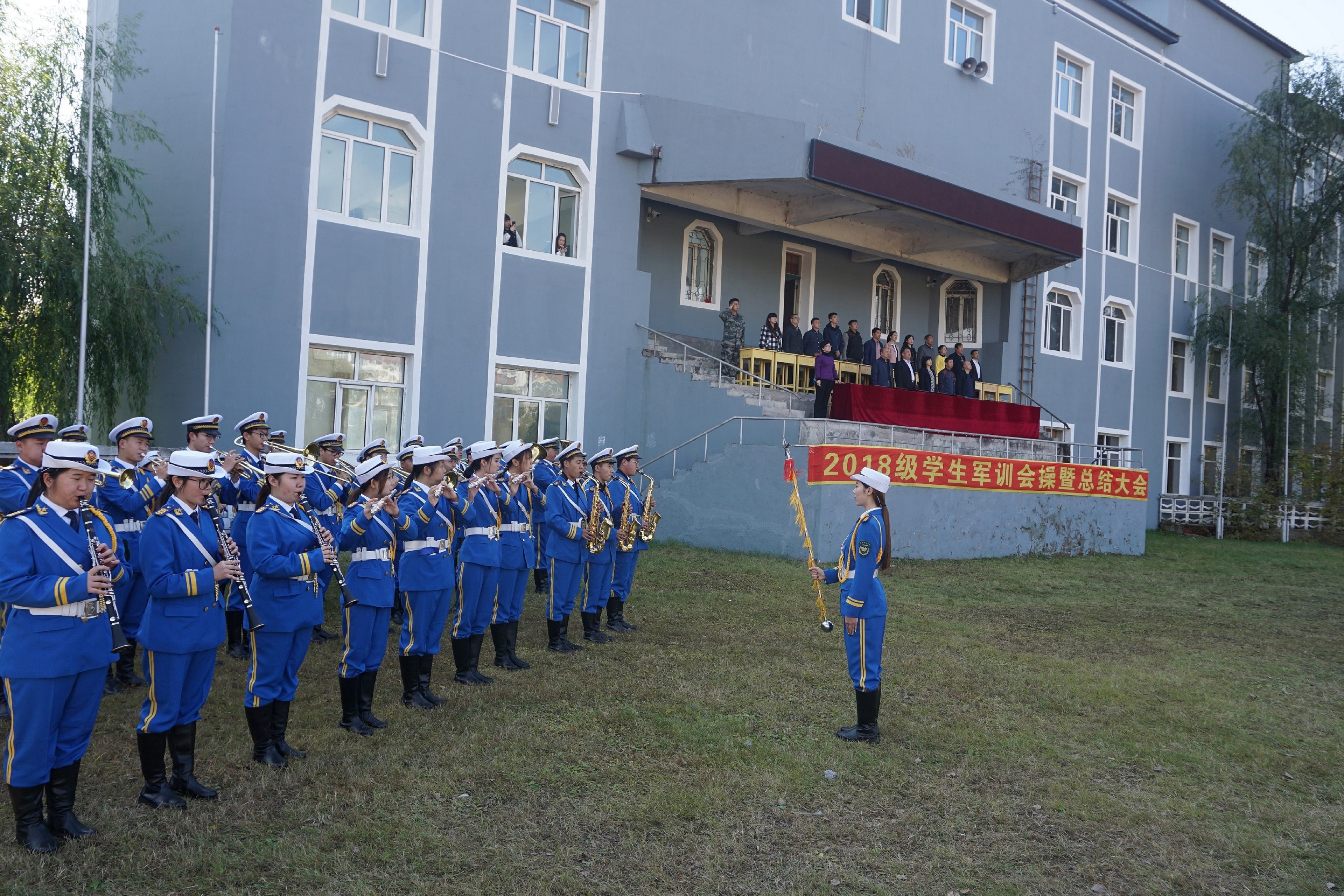 我校舉行2018級新生軍訓(xùn)匯報(bào)暨總結(jié)表彰大會(huì) 我校舉行2018級新生軍訓(xùn)匯報(bào)暨總結(jié)表彰大會(huì)