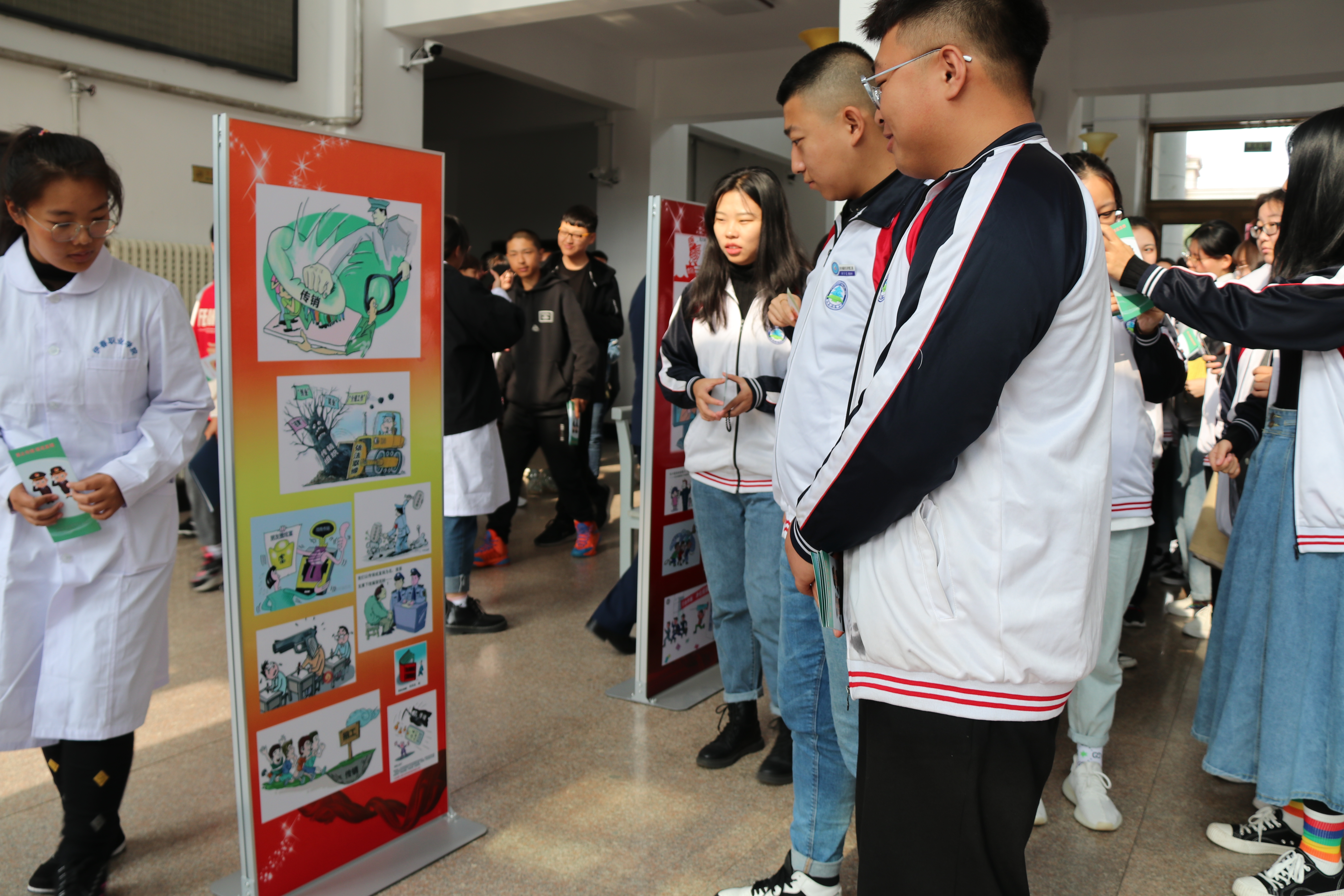 我校開(kāi)展“和諧校園、拒絕傳銷(xiāo)、從我做起”宣傳教育活動(dòng)