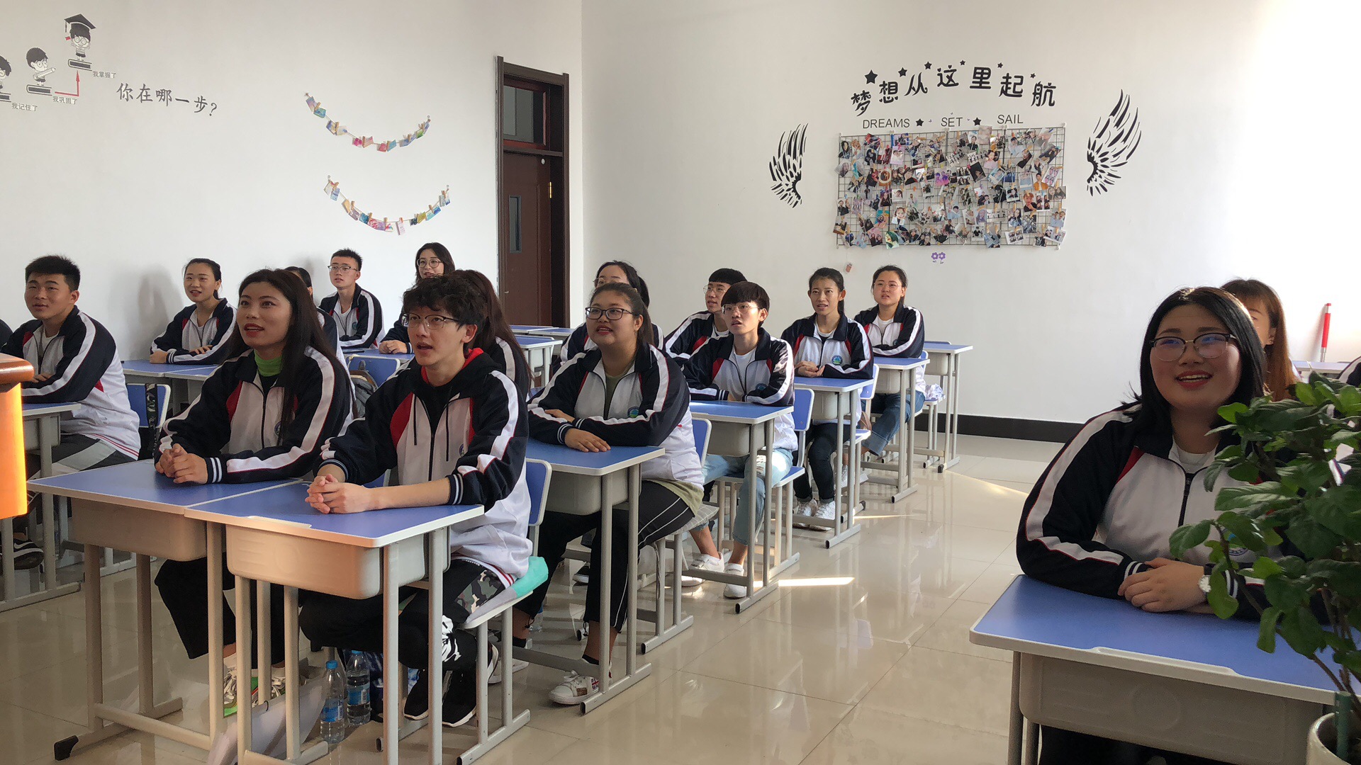 醫(yī)學院課前一支紅歌_歌唱偉大的祖國 醫(yī)學院課前一支紅歌_歌唱偉大的祖國