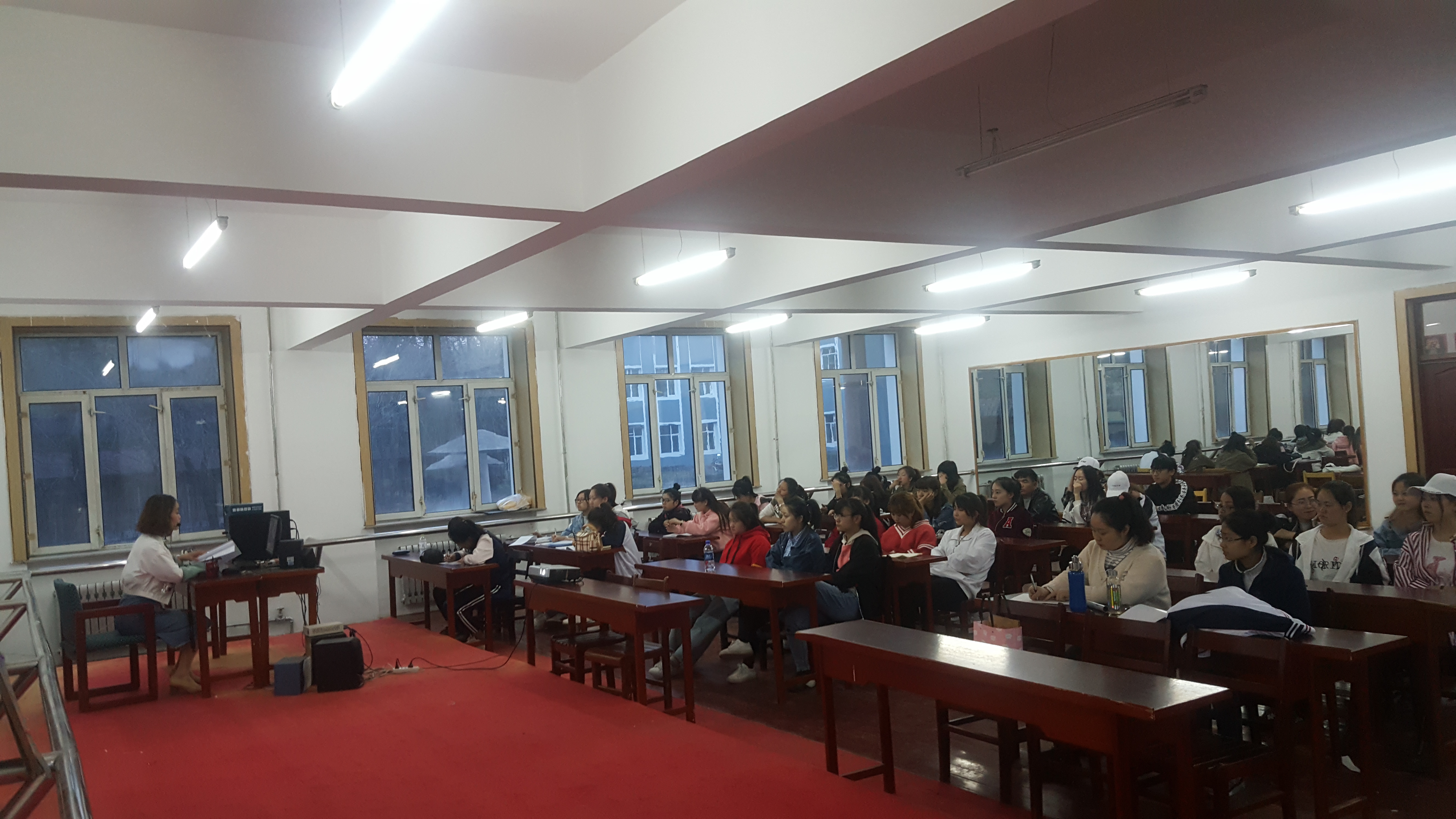 師范教育學(xué)院掀起學(xué)習(xí)習(xí)近平總書(shū)記北大講話(huà)熱潮