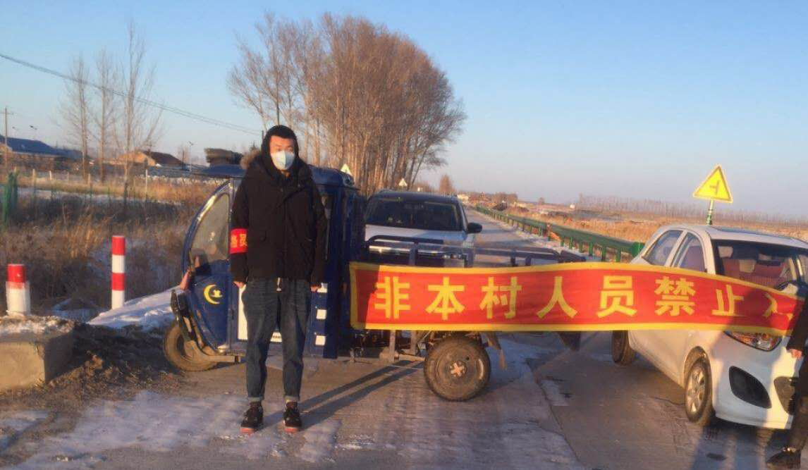 大學(xué)生志愿者勇?lián)?dāng)__為疫情防控貢獻(xiàn)青春力量