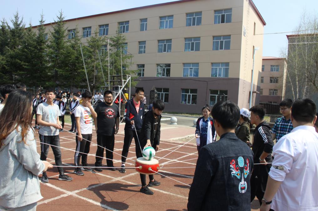 計算機應(yīng)用技術(shù)學(xué)院心理拓展訓(xùn)練