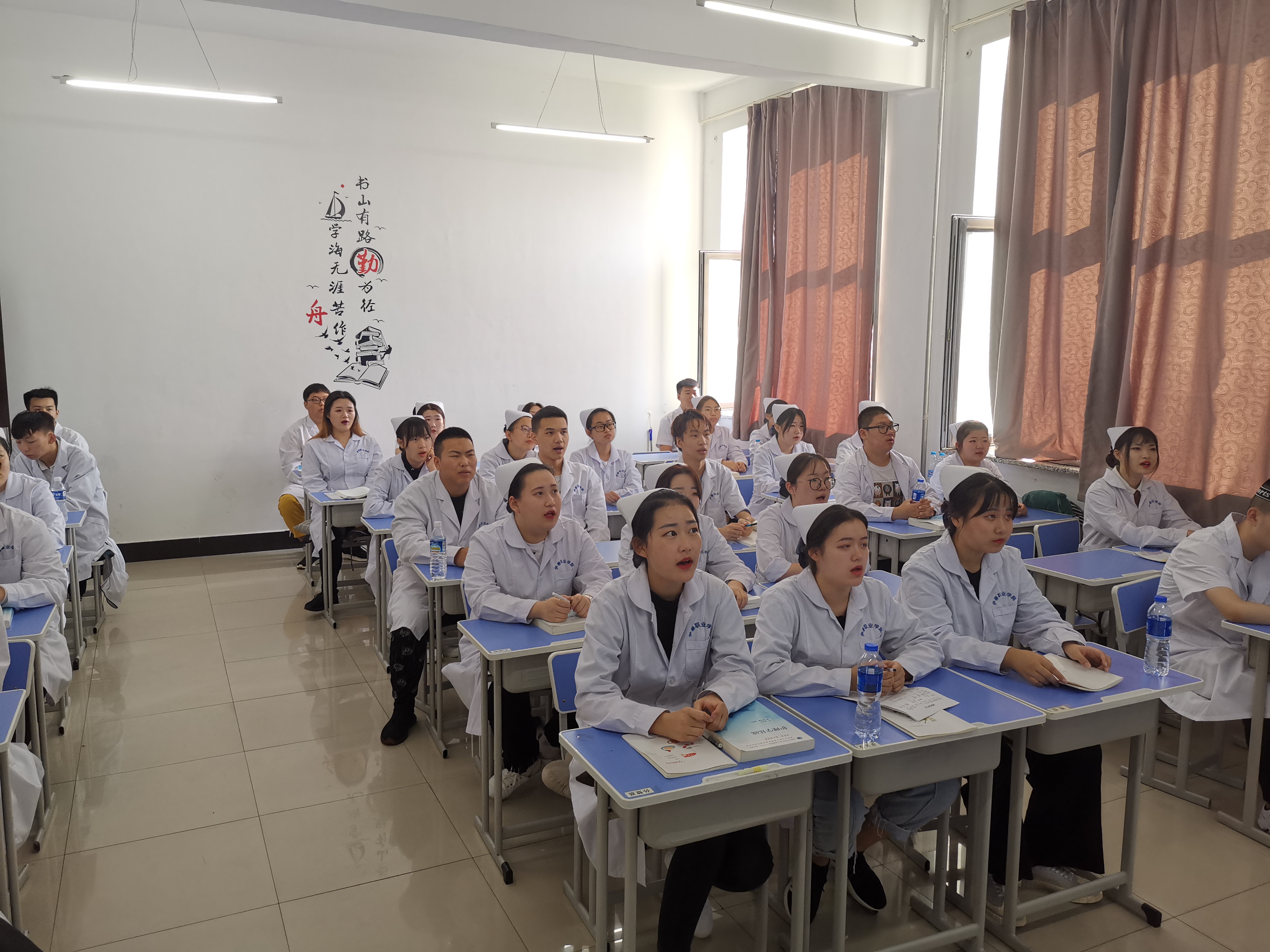 醫(yī)學院課前一支紅歌_歌唱偉大的祖國 醫(yī)學院課前一支紅歌_歌唱偉大的祖國