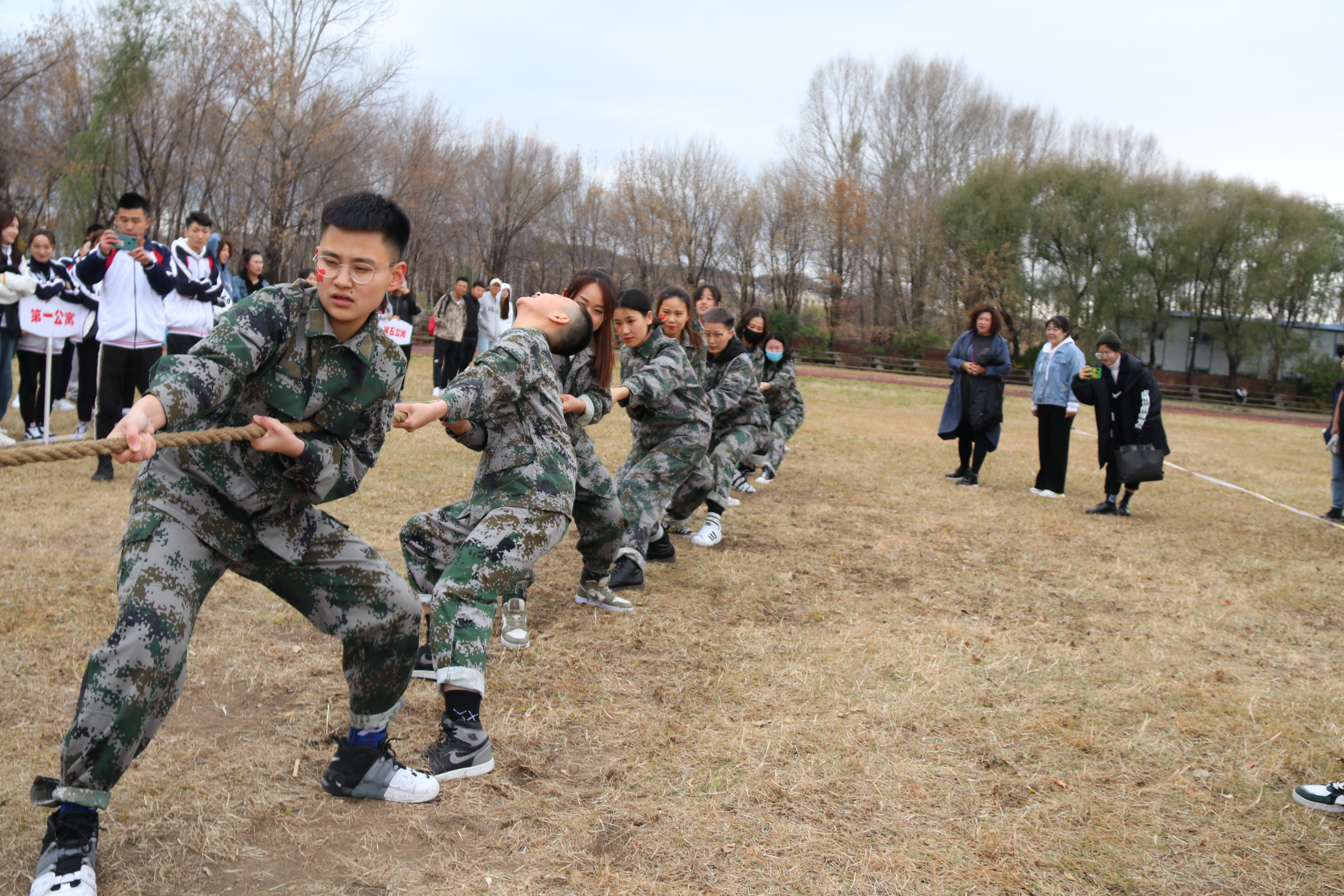 第五屆公寓文化節(jié)‖凝心聚力——拔河比賽 第五屆公寓文化節(jié)‖凝心聚力——拔河比賽