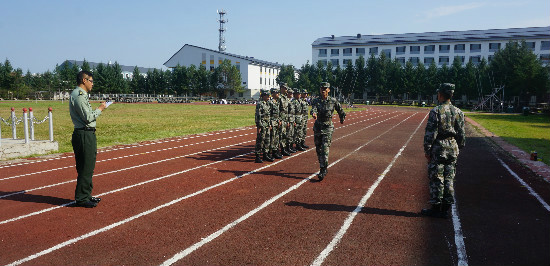 黑龍江省軍區(qū)學(xué)生軍訓(xùn)工作辦公室到校開展2018年自訓(xùn)高校軍訓(xùn)教官崗前考核