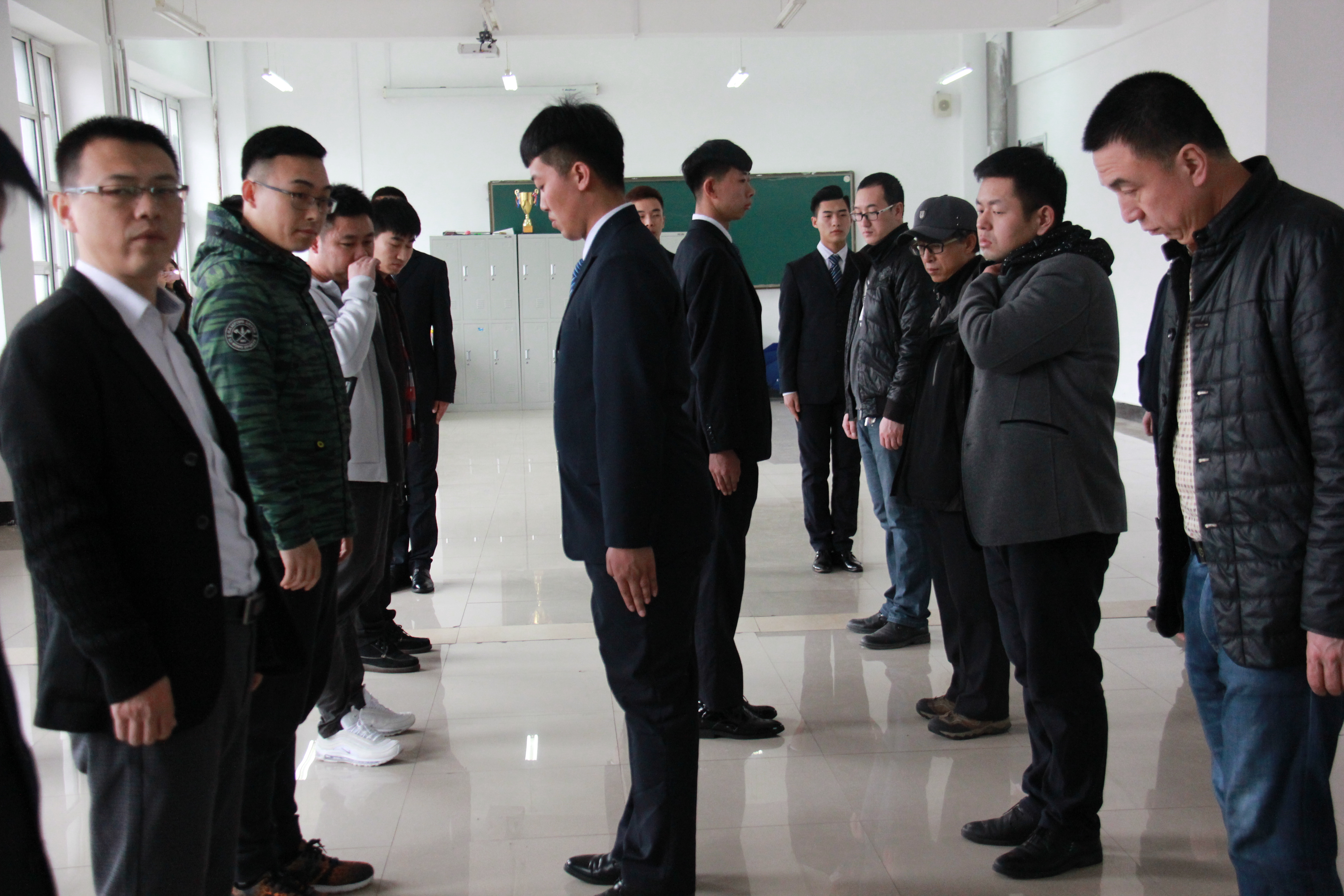 我院為伊春市行政資源中心進(jìn)行政務(wù)禮儀培訓(xùn) 我院為伊春市行政資源中心進(jìn)行政務(wù)禮儀培訓(xùn)