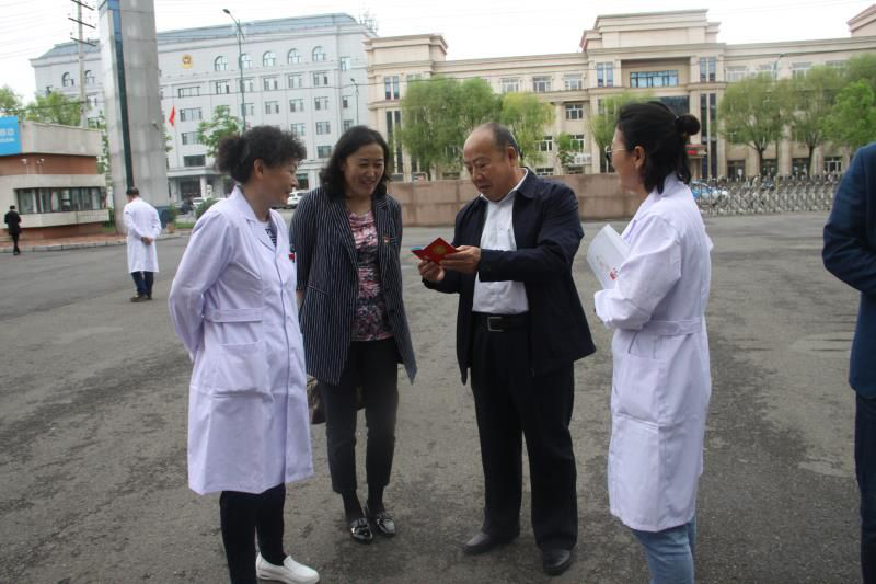 愛(ài)心凝聚力量_奉獻(xiàn)鑄就青春 愛(ài)心凝聚力量_奉獻(xiàn)鑄就青春