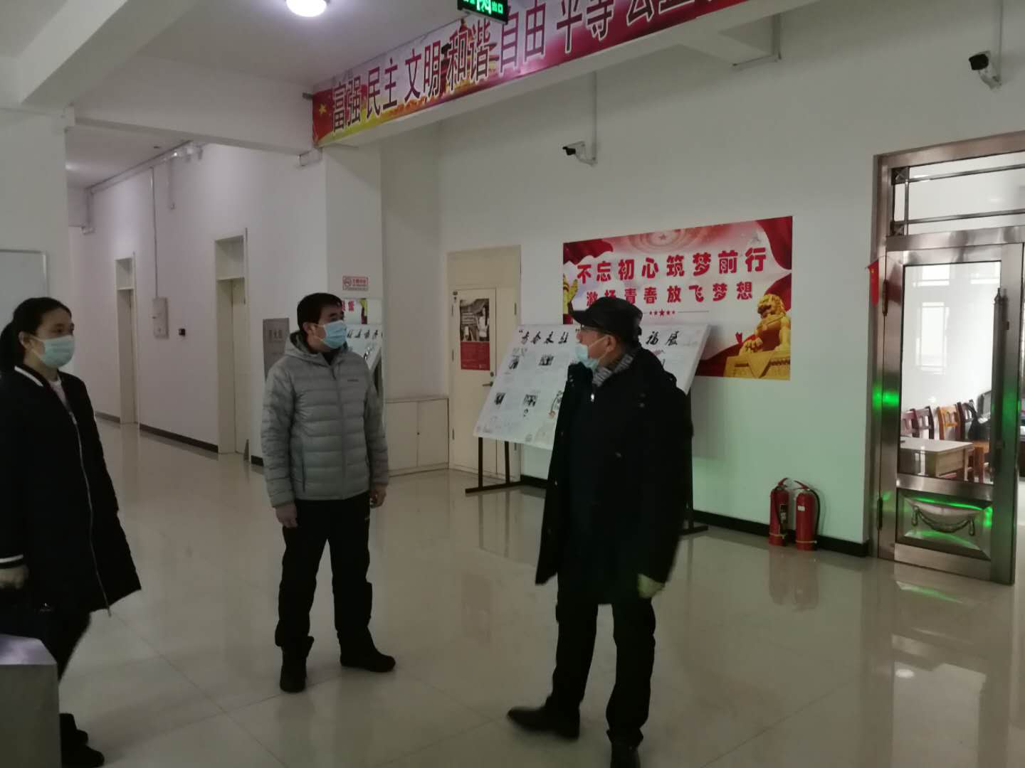 校領(lǐng)導走訪慰問留學生_檢查疫情防控工作落實情況