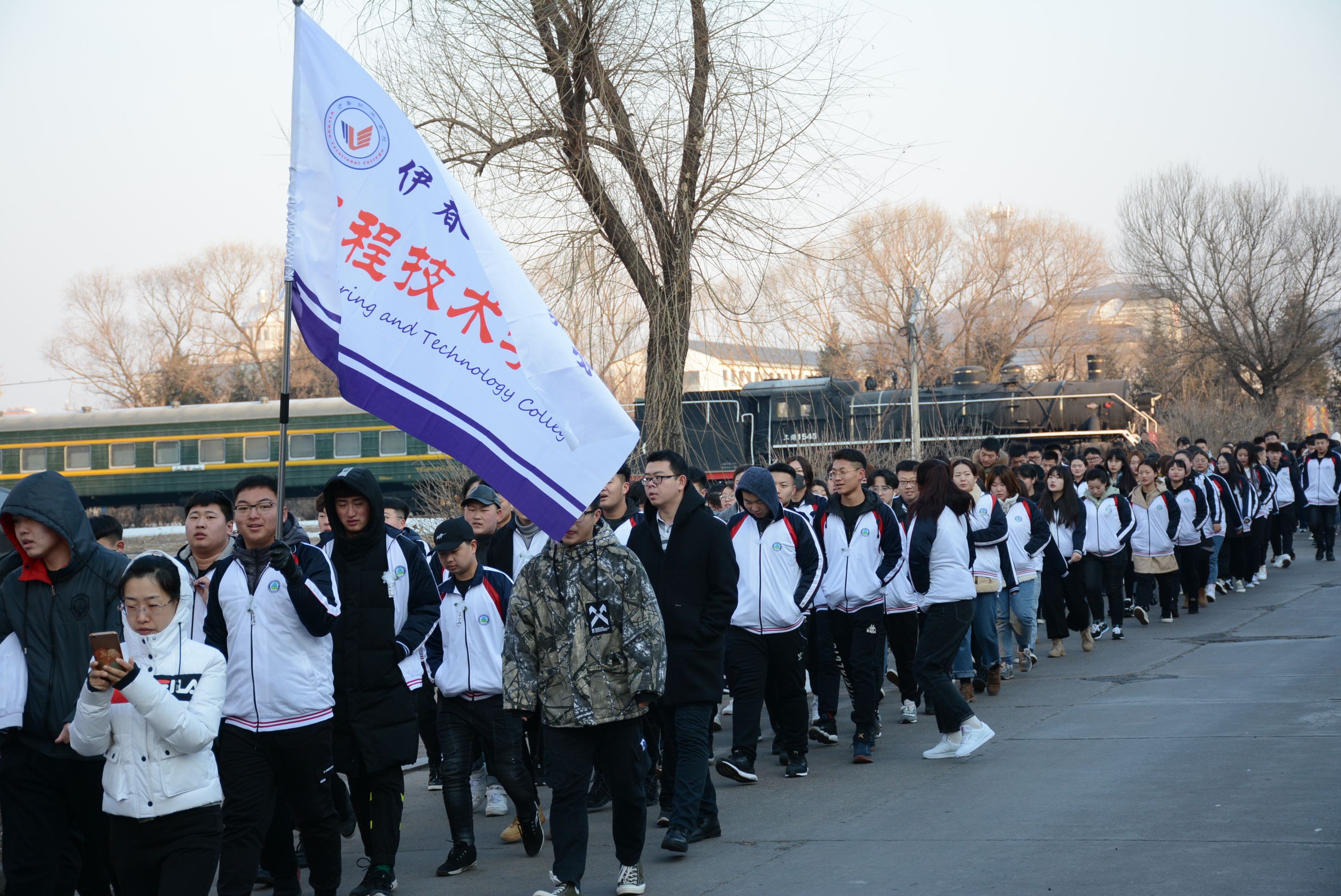 伊春職業(yè)學(xué)院開(kāi)展清明節(jié)祭奠英烈活動(dòng) 伊春職業(yè)學(xué)院開(kāi)展清明節(jié)祭奠英烈活動(dòng)