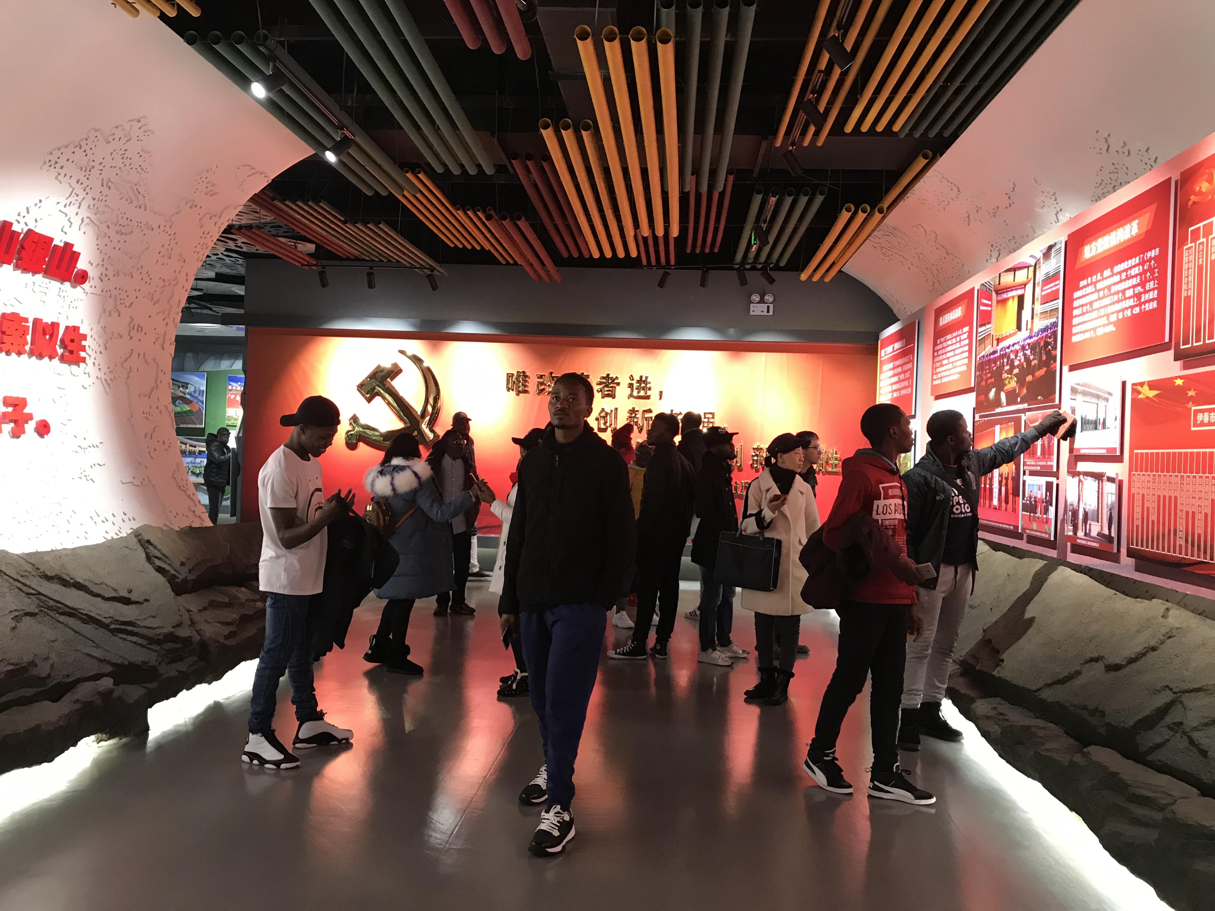 開啟文化之旅，領(lǐng)略林城之美——記我校留學生參觀伊春森林博物館