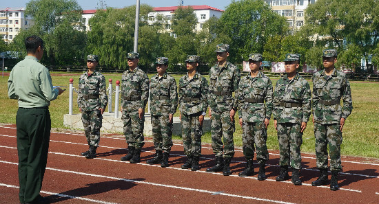 黑龍江省軍區(qū)學(xué)生軍訓(xùn)工作辦公室到校開展2018年自訓(xùn)高校軍訓(xùn)教官崗前考核