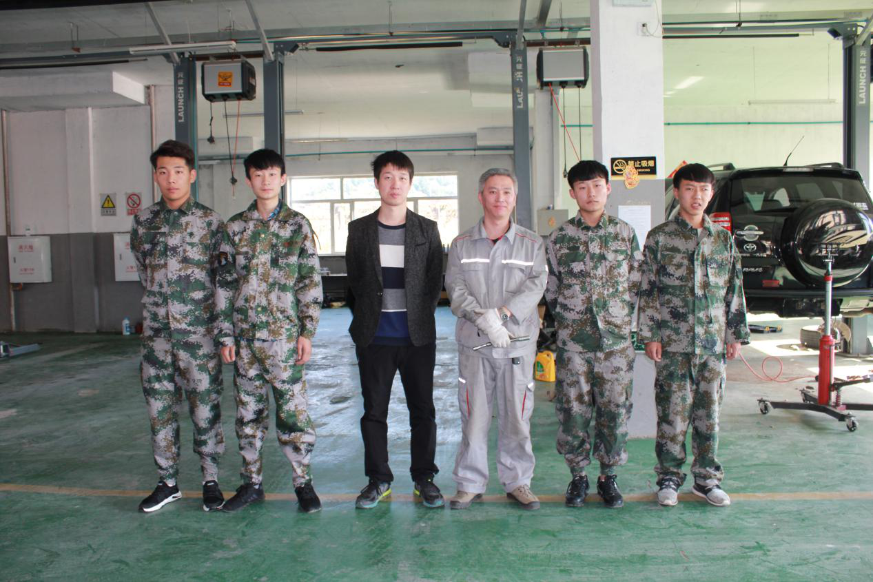 工程技術(shù)學(xué)院舉行17級汽修專業(yè)現(xiàn)代學(xué)徒制拜師儀式 工程技術(shù)學(xué)院舉行17級汽修專業(yè)現(xiàn)代學(xué)徒制拜師儀式