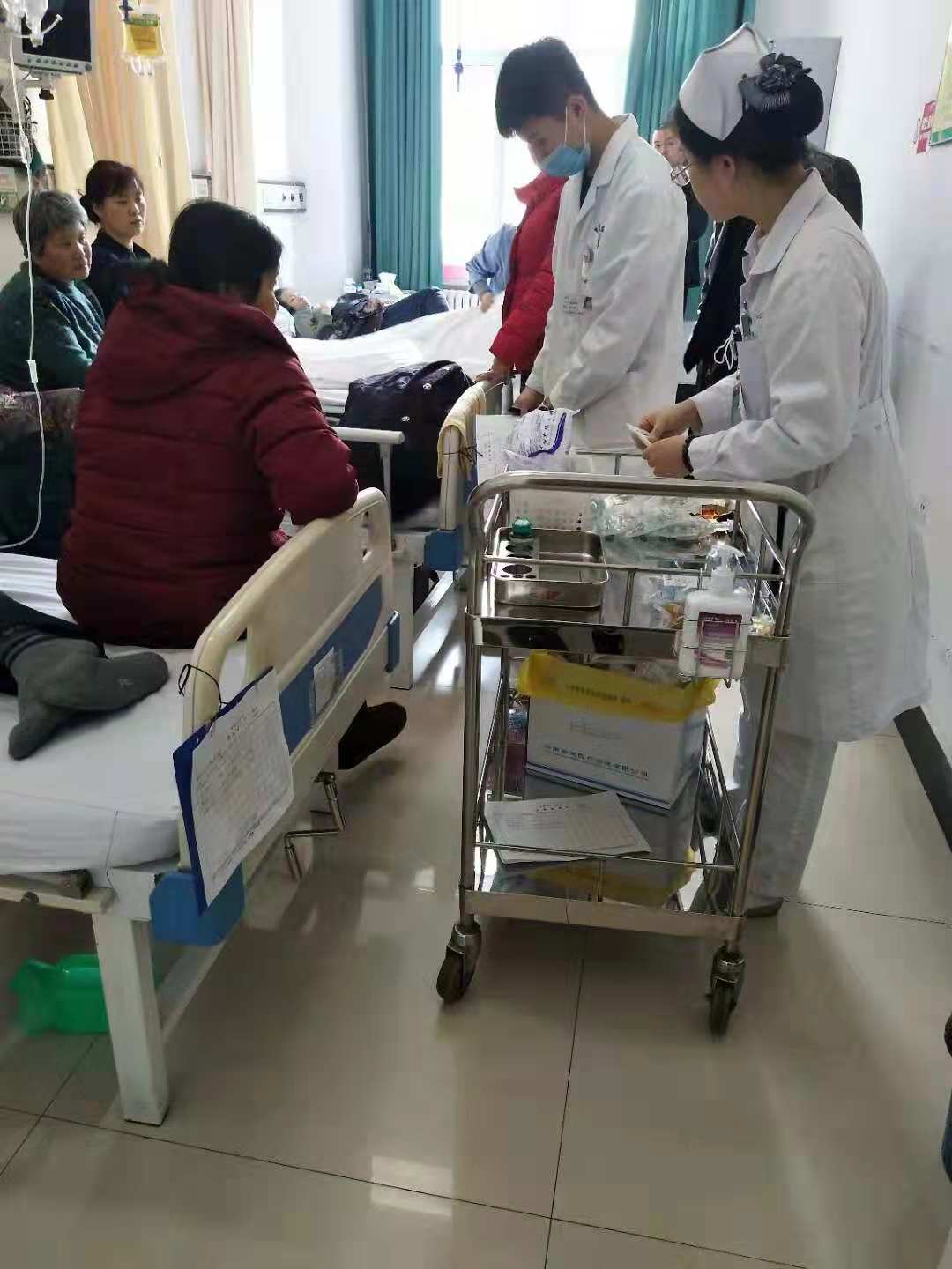 醫(yī)學(xué)技術(shù)學(xué)院學(xué)生課間見(jiàn)習(xí)情況 醫(yī)學(xué)技術(shù)學(xué)院學(xué)生課間見(jiàn)習(xí)情況