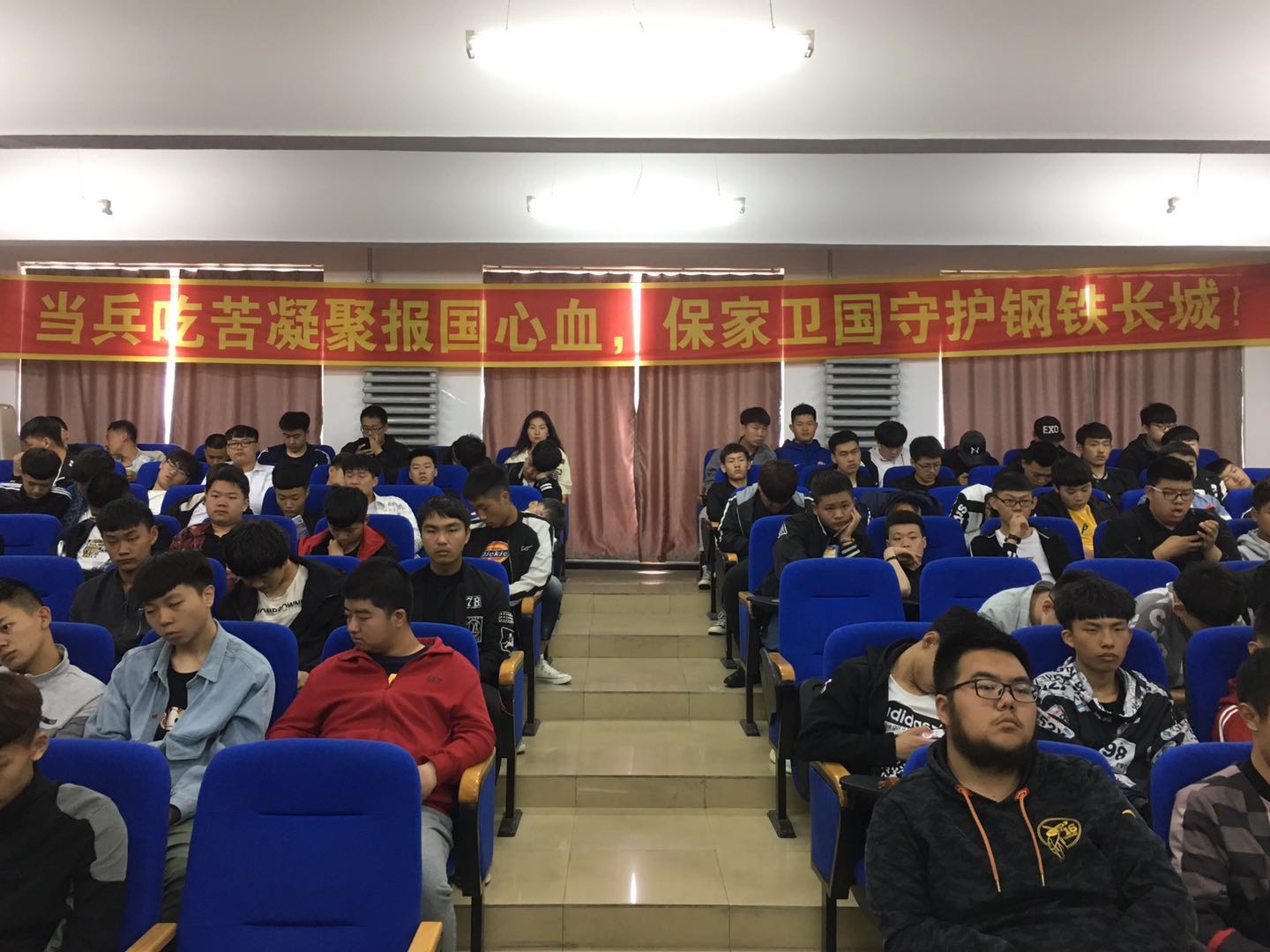 我校舉行2019年大學生征兵工作啟動儀式暨軍官進校園宣講征兵政策活動