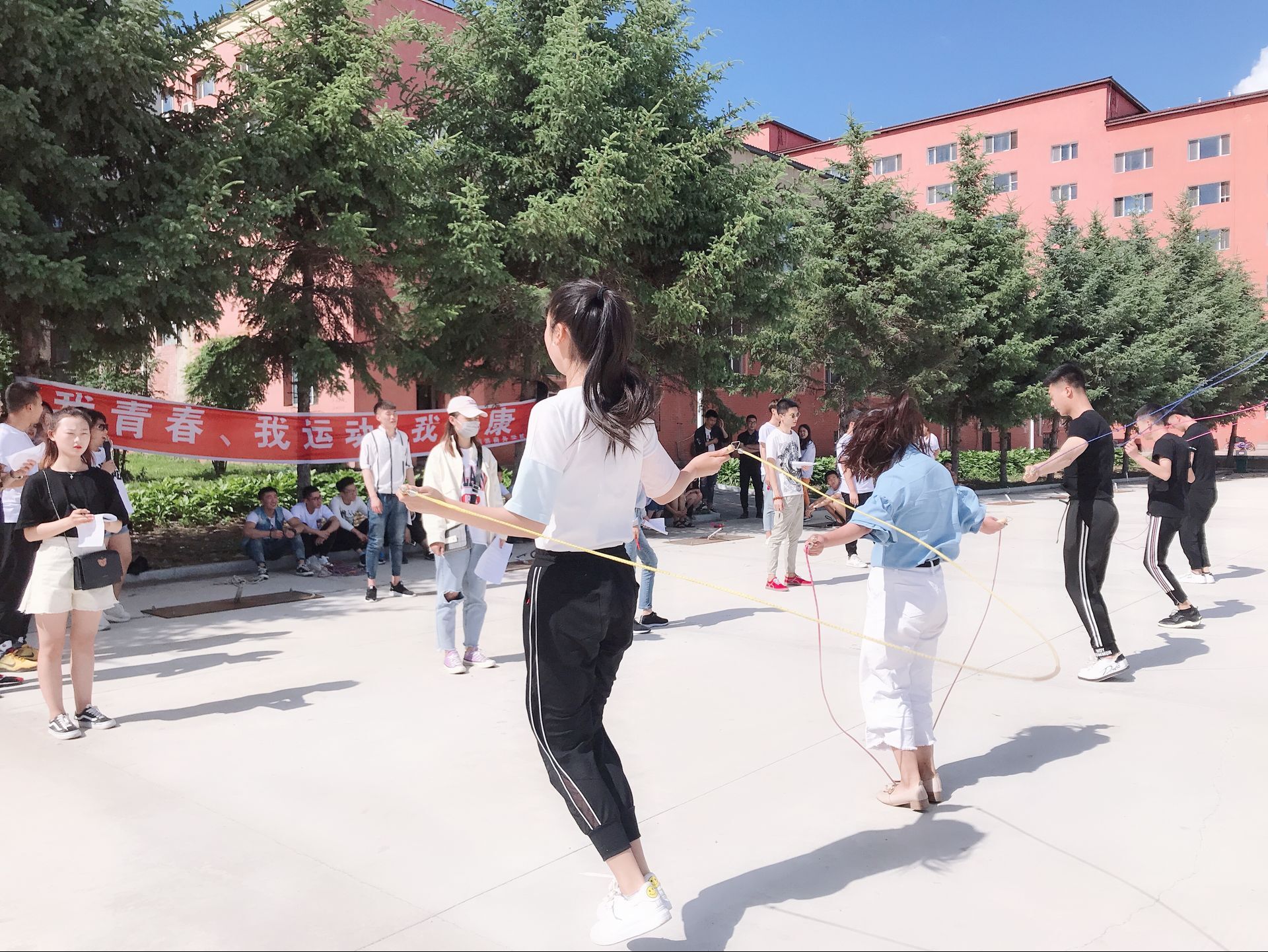 旅游商務(wù)學(xué)院舉辦毽球跳繩大賽 旅游商務(wù)學(xué)院舉辦毽球跳繩大賽