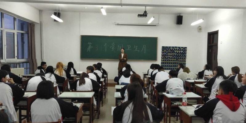 我校開展第31個愛國衛(wèi)生月活動