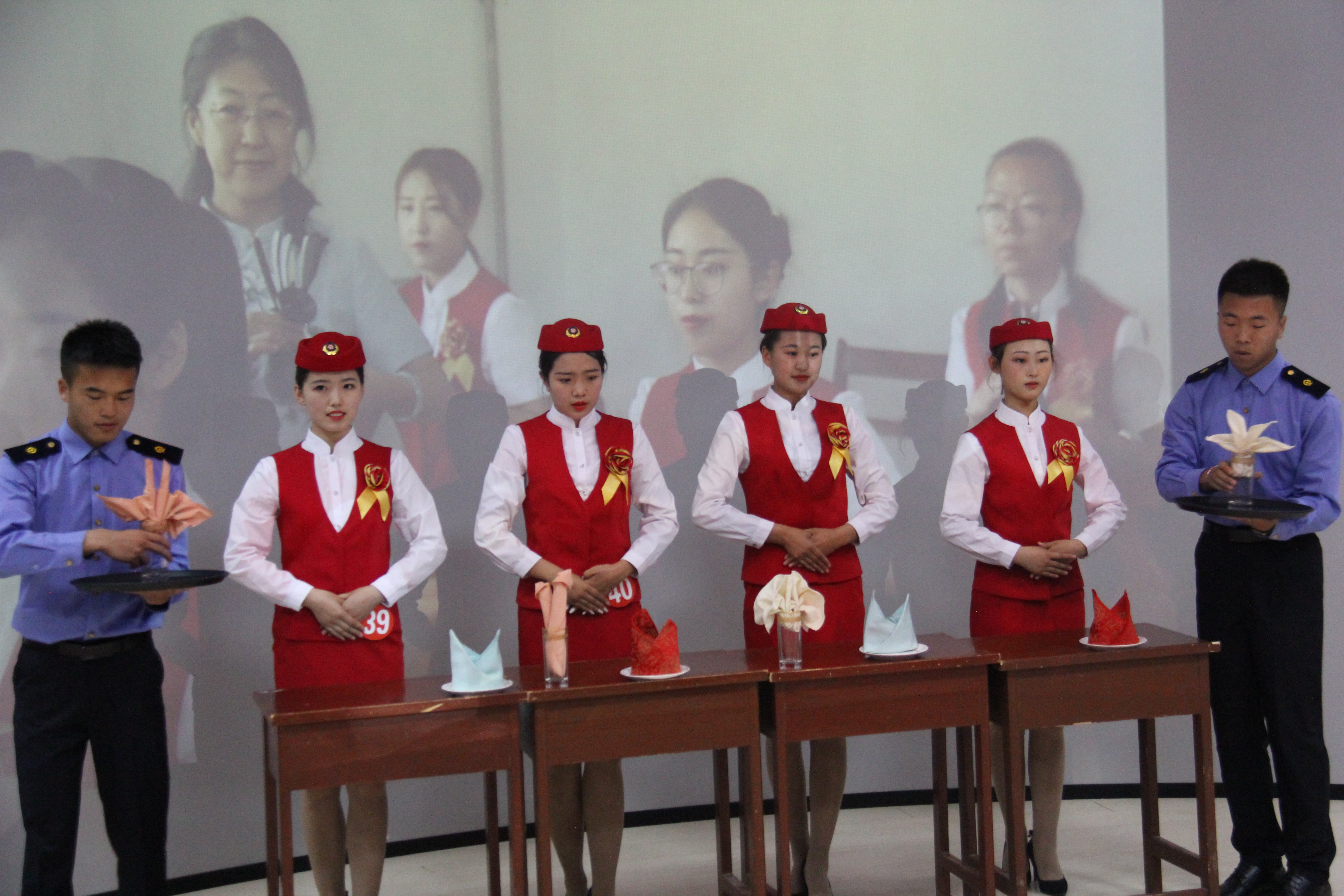 旅游商務(wù)學院成功舉辦第三屆高鐵服務(wù)技能大賽 旅游商務(wù)學院成功舉辦第三屆高鐵服務(wù)技能大賽