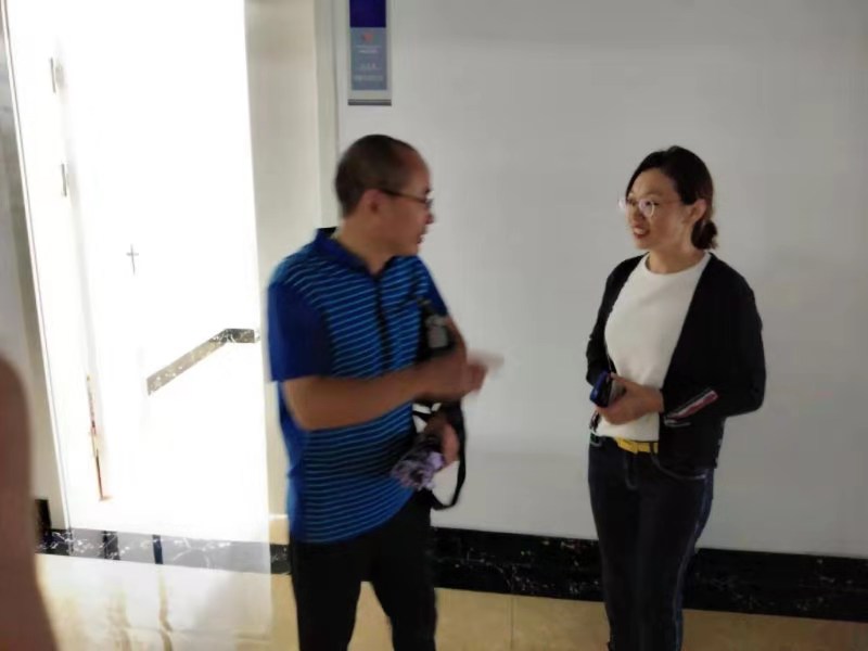 醫(yī)學(xué)技術(shù)學(xué)院組織新生家長(zhǎng)參觀醫(yī)學(xué)實(shí)訓(xùn)大樓 醫(yī)學(xué)技術(shù)學(xué)院組織新生家長(zhǎng)參觀醫(yī)學(xué)實(shí)訓(xùn)大樓