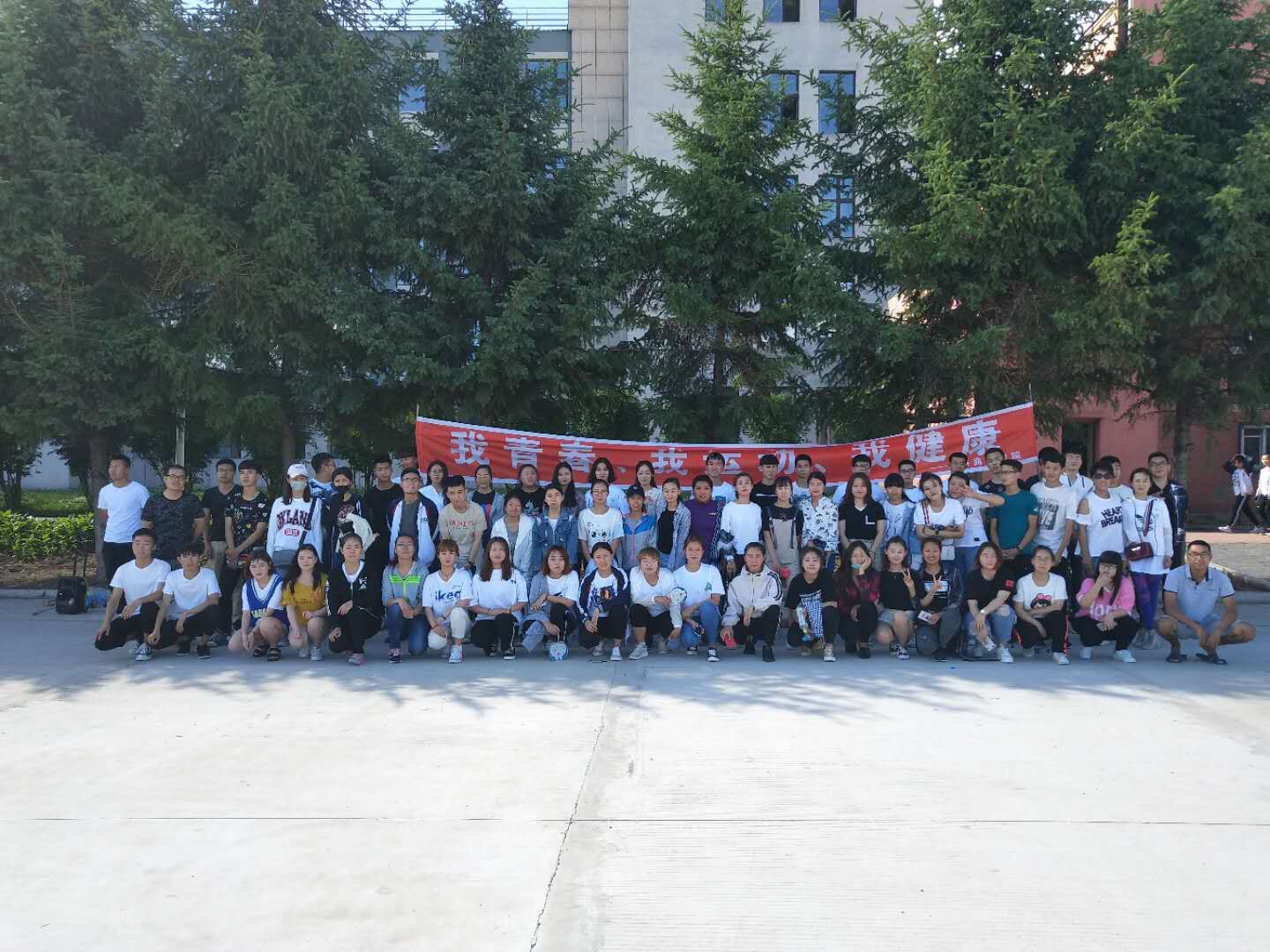 旅游商務(wù)學(xué)院舉辦毽球跳繩大賽 旅游商務(wù)學(xué)院舉辦毽球跳繩大賽